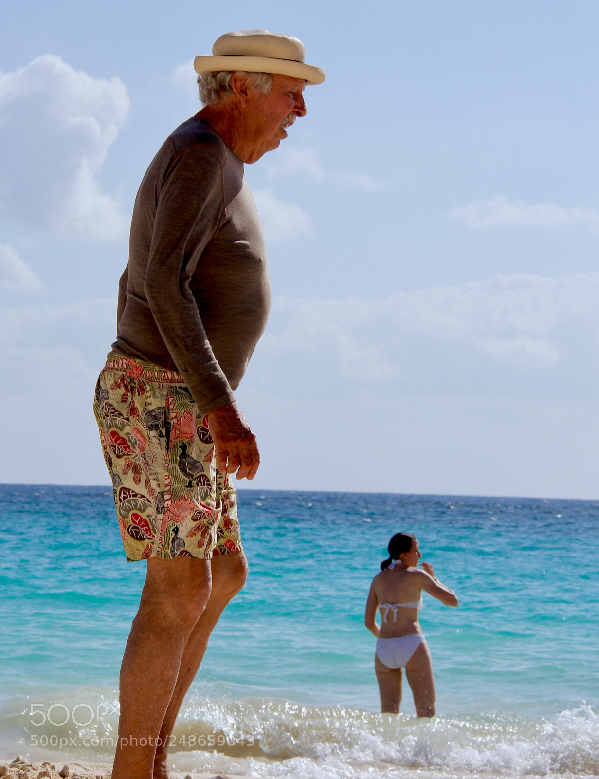 Canon EOS 60D sample photo. Strolling at the beach photography