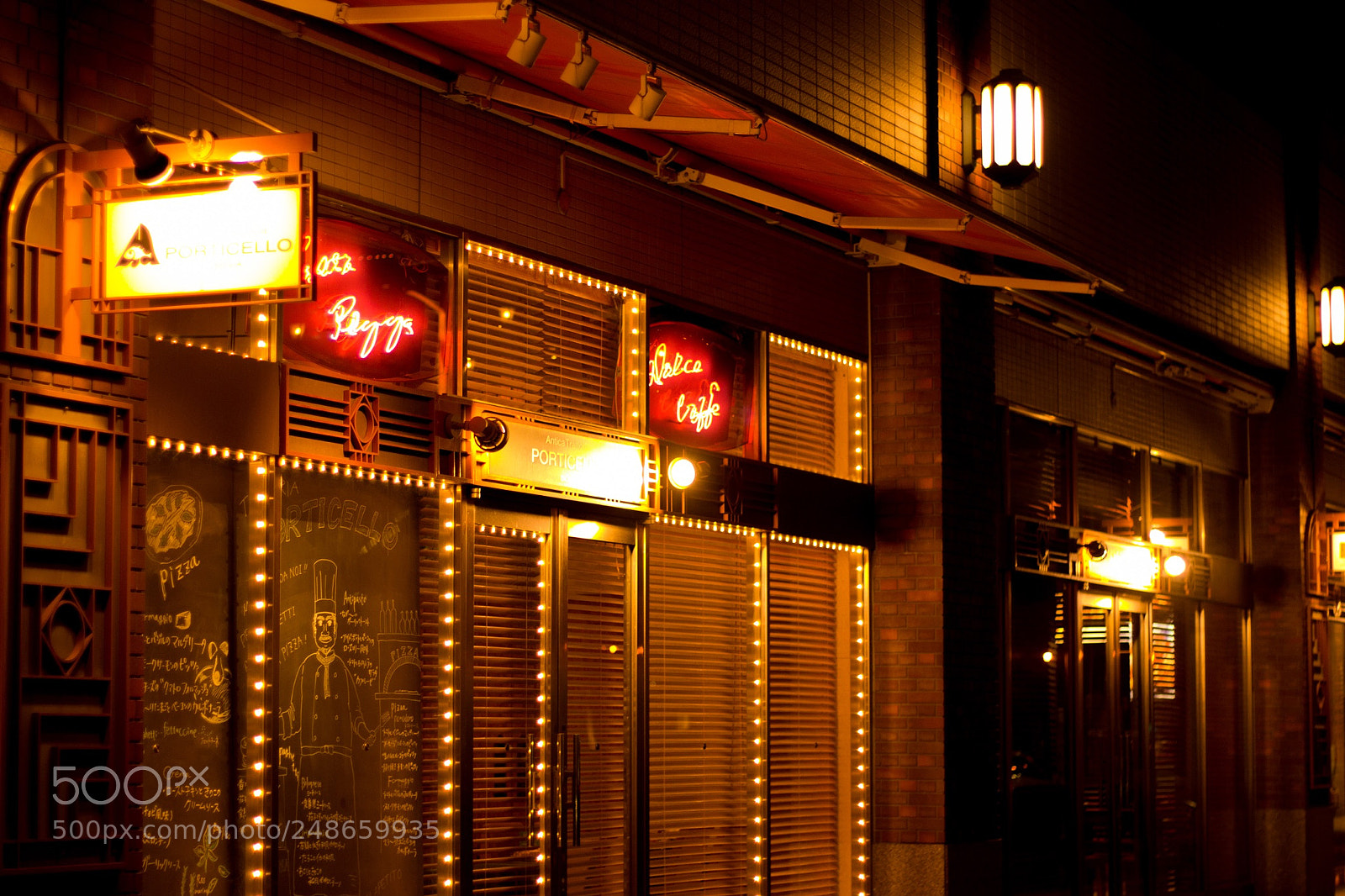 Canon EOS 600D (Rebel EOS T3i / EOS Kiss X5) sample photo. A facisnating restaurant photography