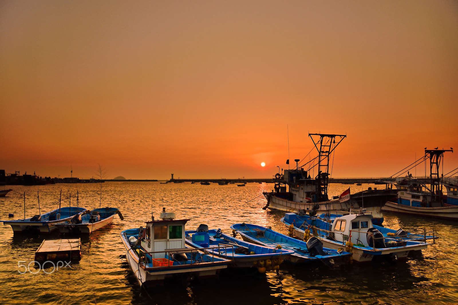 Nikon D5500 sample photo. The sunset of a small harbor photography