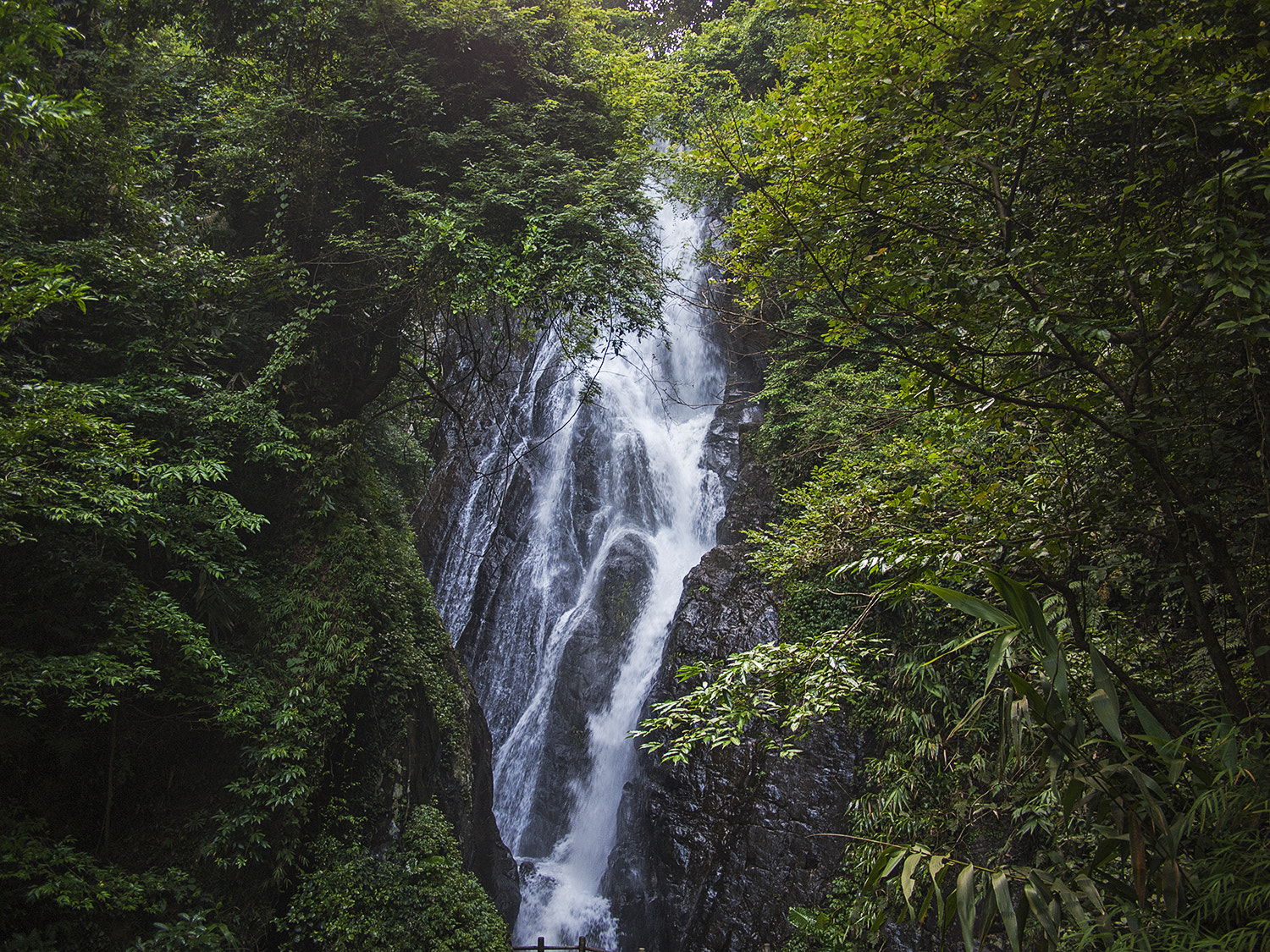 Olympus PEN E-P2 sample photo. Waterfall photography