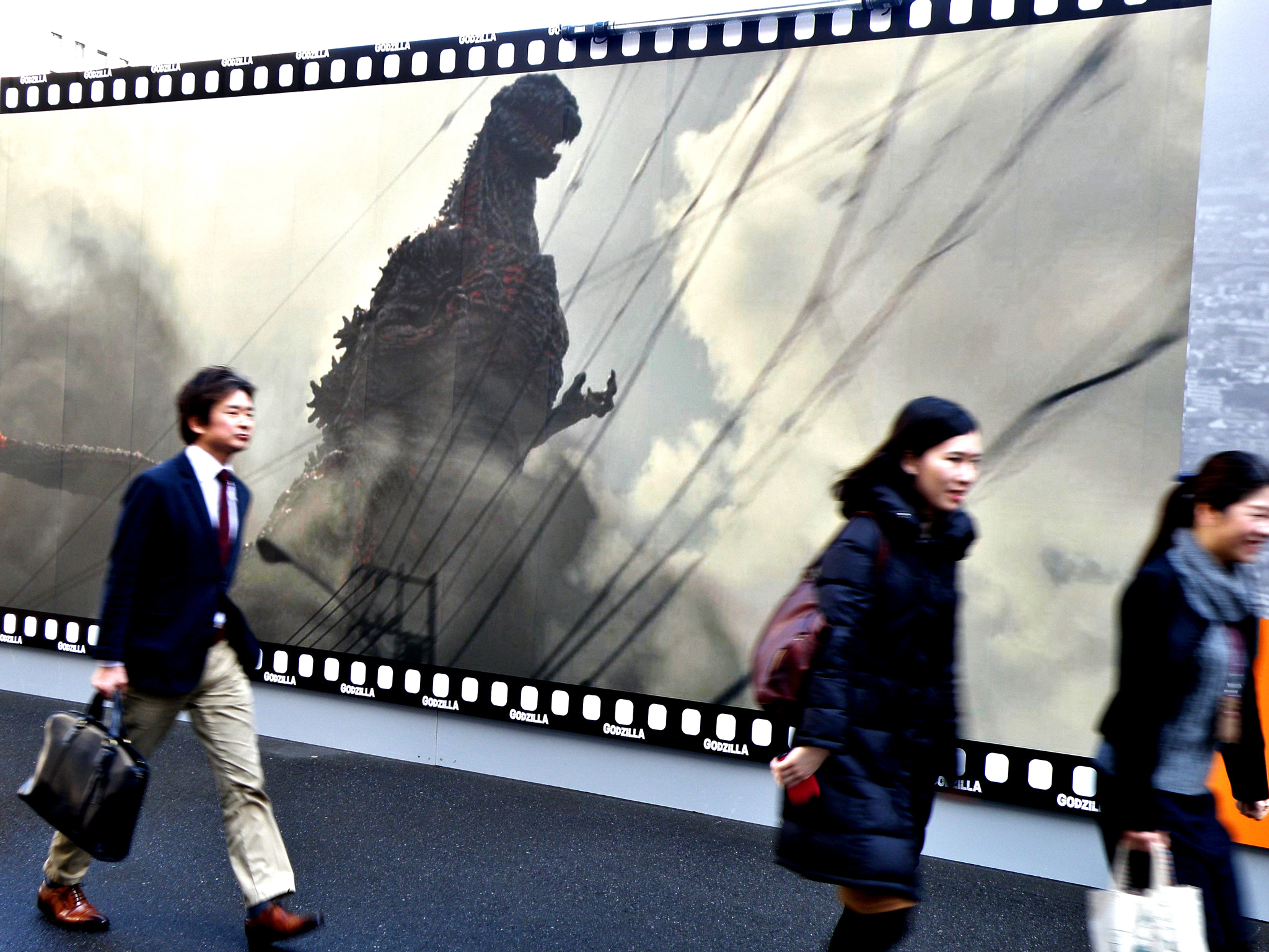 Olympus SP570UZ sample photo. Godzilla is coming ! ! photography