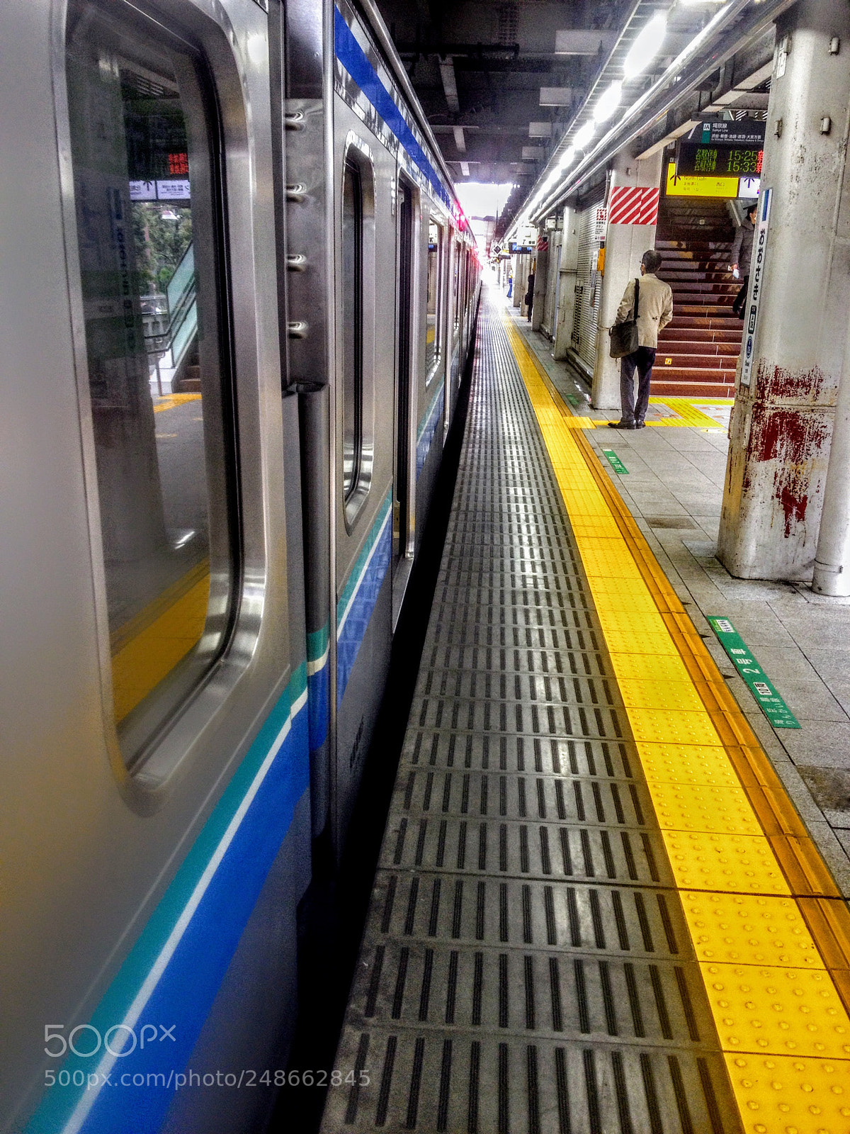 Apple iPhone 4S sample photo. Subway tokyo photography