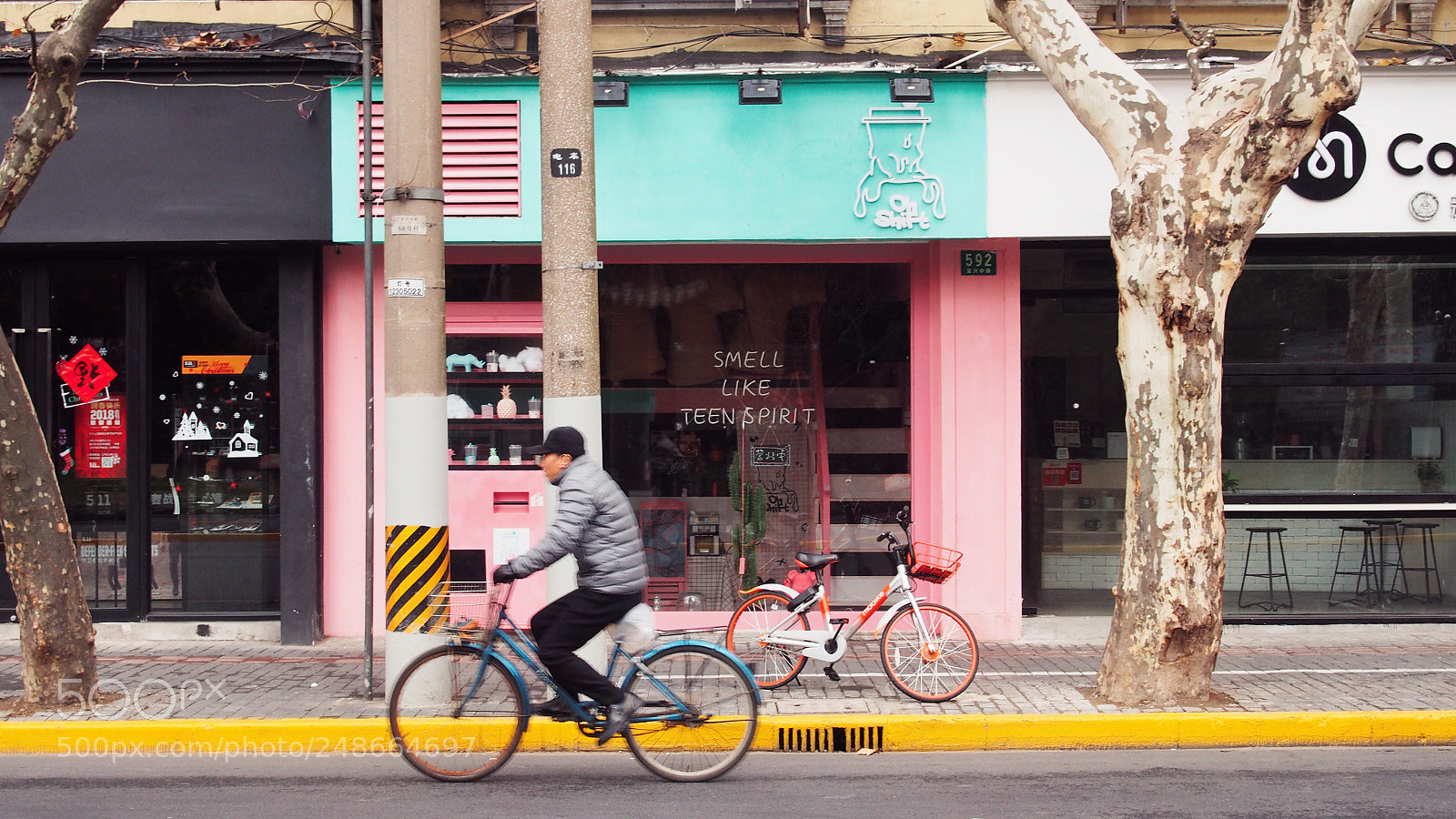 Olympus PEN E-PL5 sample photo. Pink shop photography
