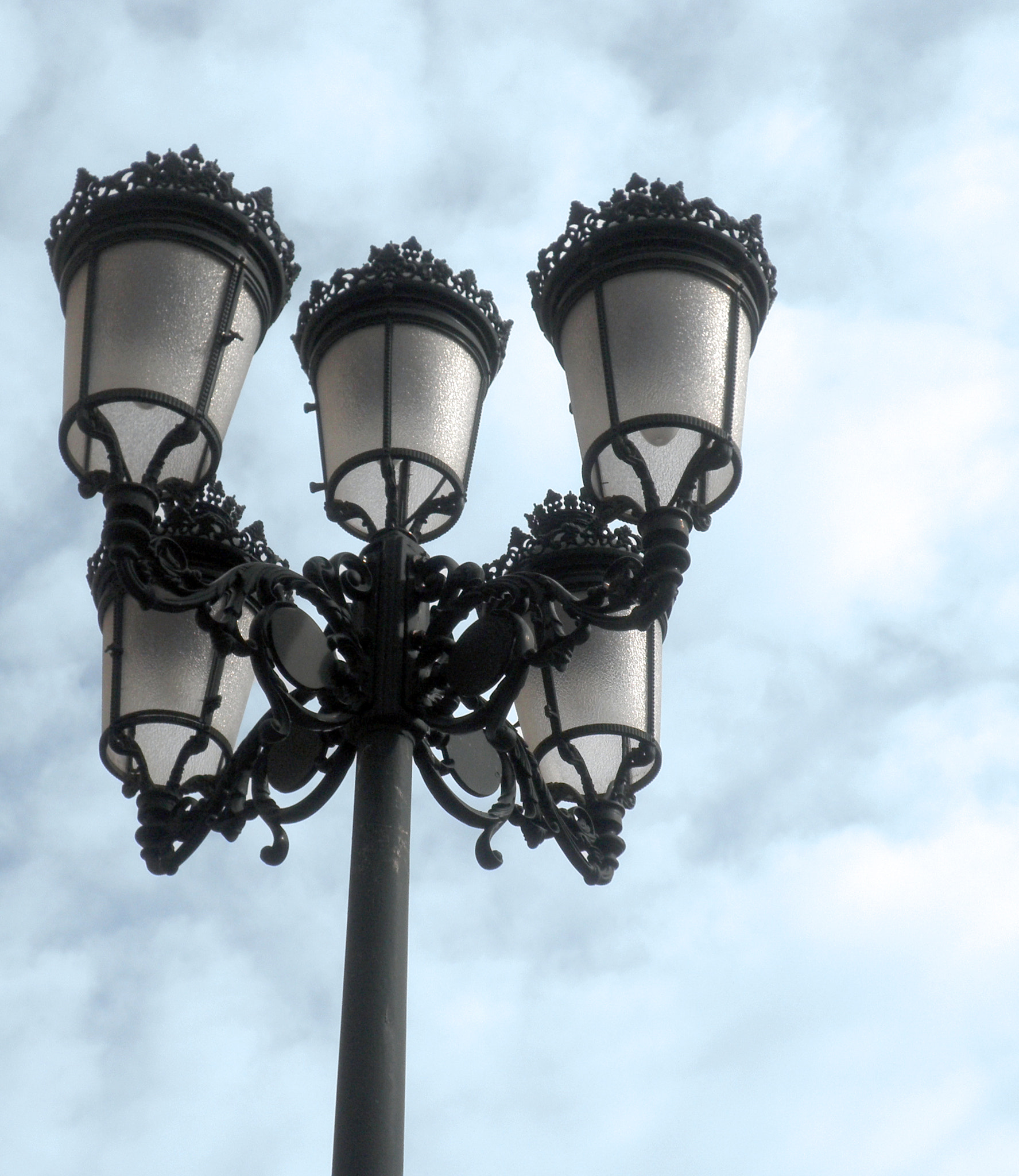 Olympus FE4010,X930 sample photo. Lampost photography