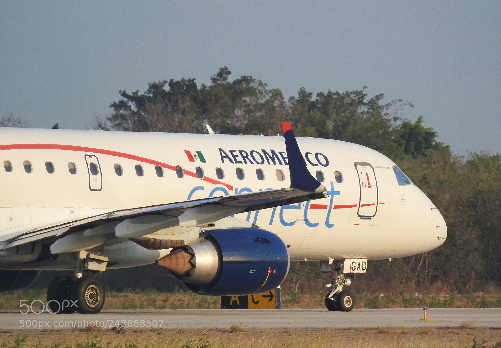 Nikon Coolpix P900 sample photo. Embraer 190 aeromexico mmmd photography