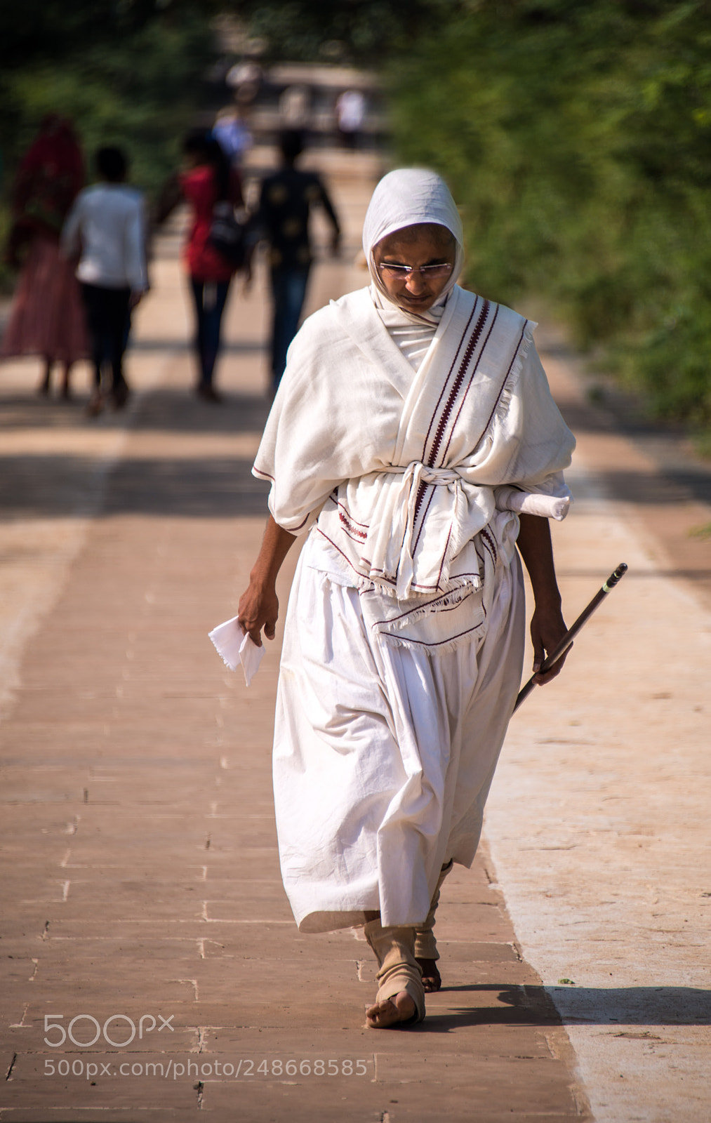 Nikon D800 sample photo. Nun on a quest photography