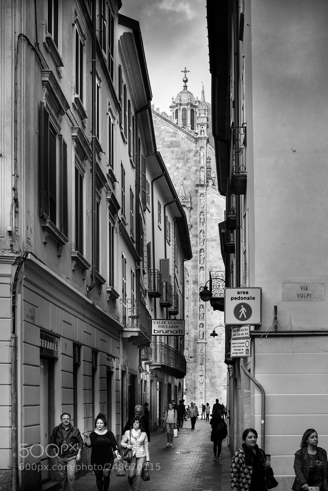 Nikon D800 sample photo. Como street photography