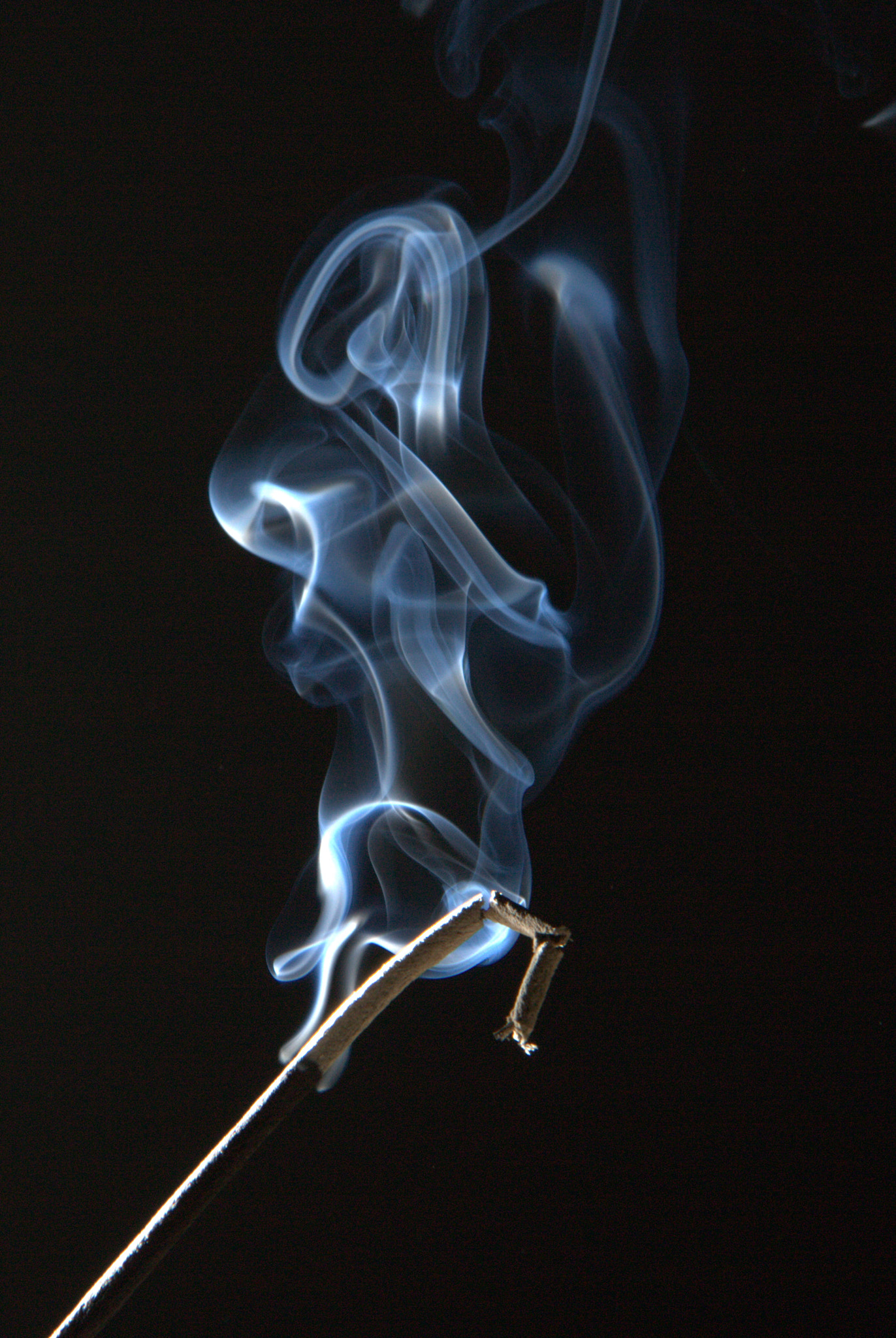 Canon EF-S 18-200mm F3.5-5.6 IS sample photo. Incense photography