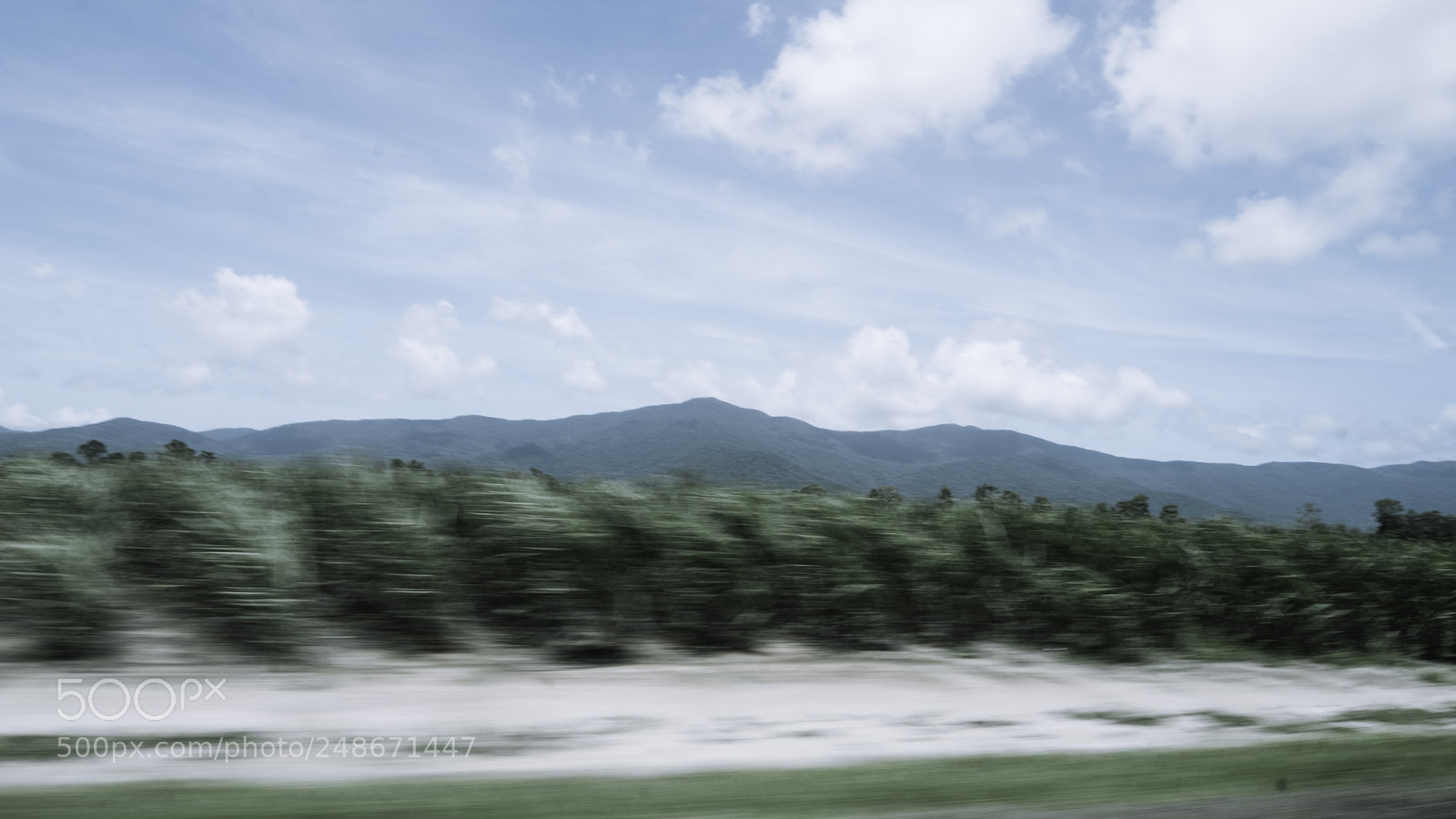 Sony a6300 sample photo. Light clouds above the photography