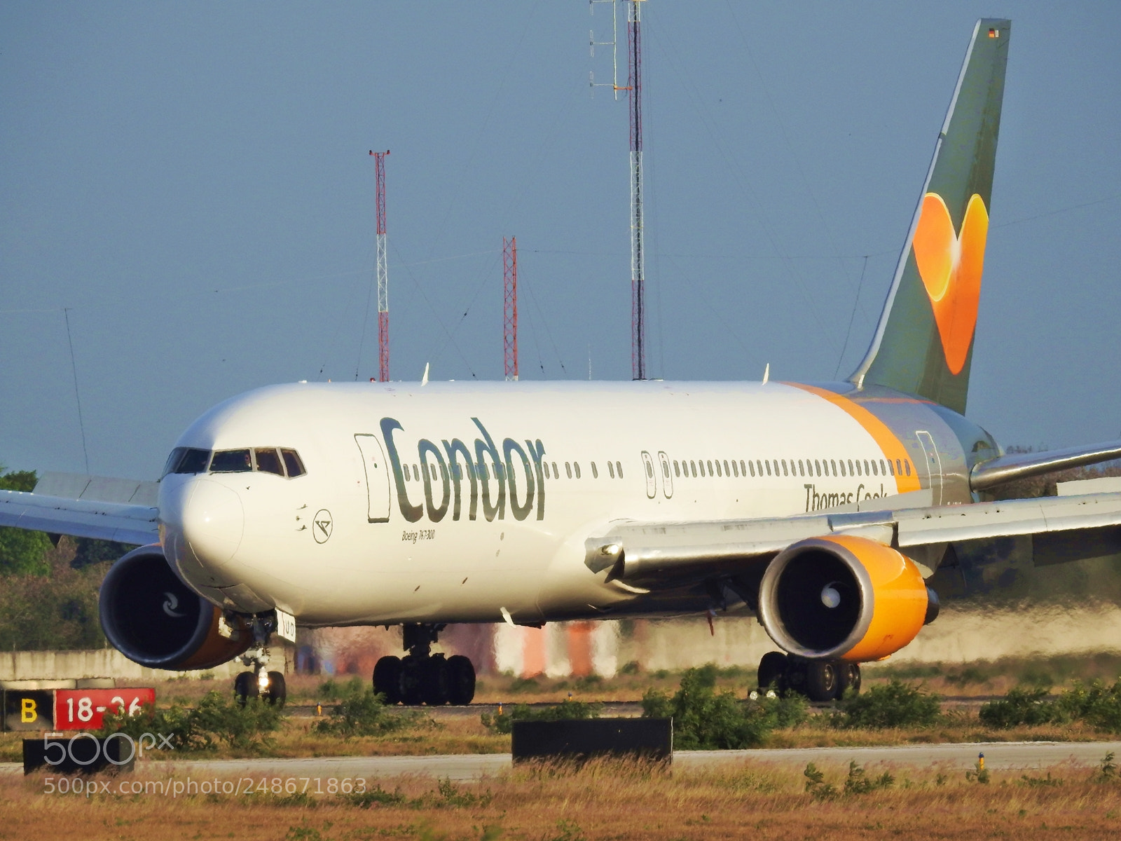 Nikon Coolpix P900 sample photo. Arrival boeing 763 at photography