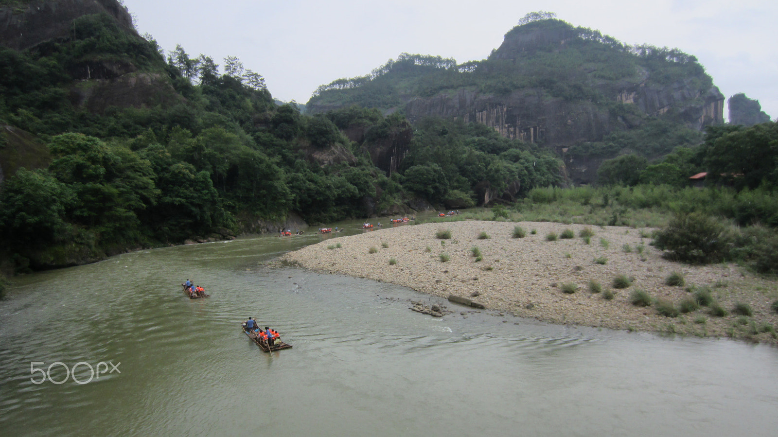 Canon PowerShot ELPH 300 HS (IXUS 220 HS / IXY 410F) sample photo. River valley drifting photography