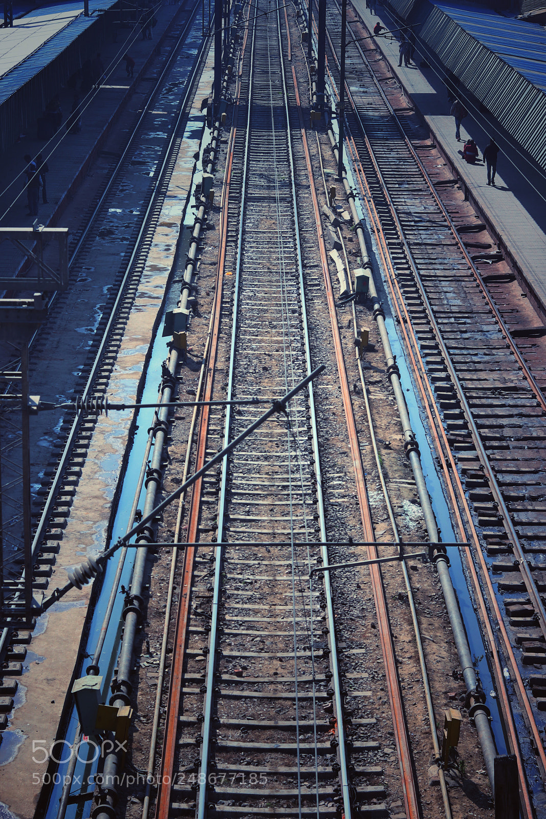 Canon EOS 200D (EOS Rebel SL2 / EOS Kiss X9) sample photo. New delhi station track. photography