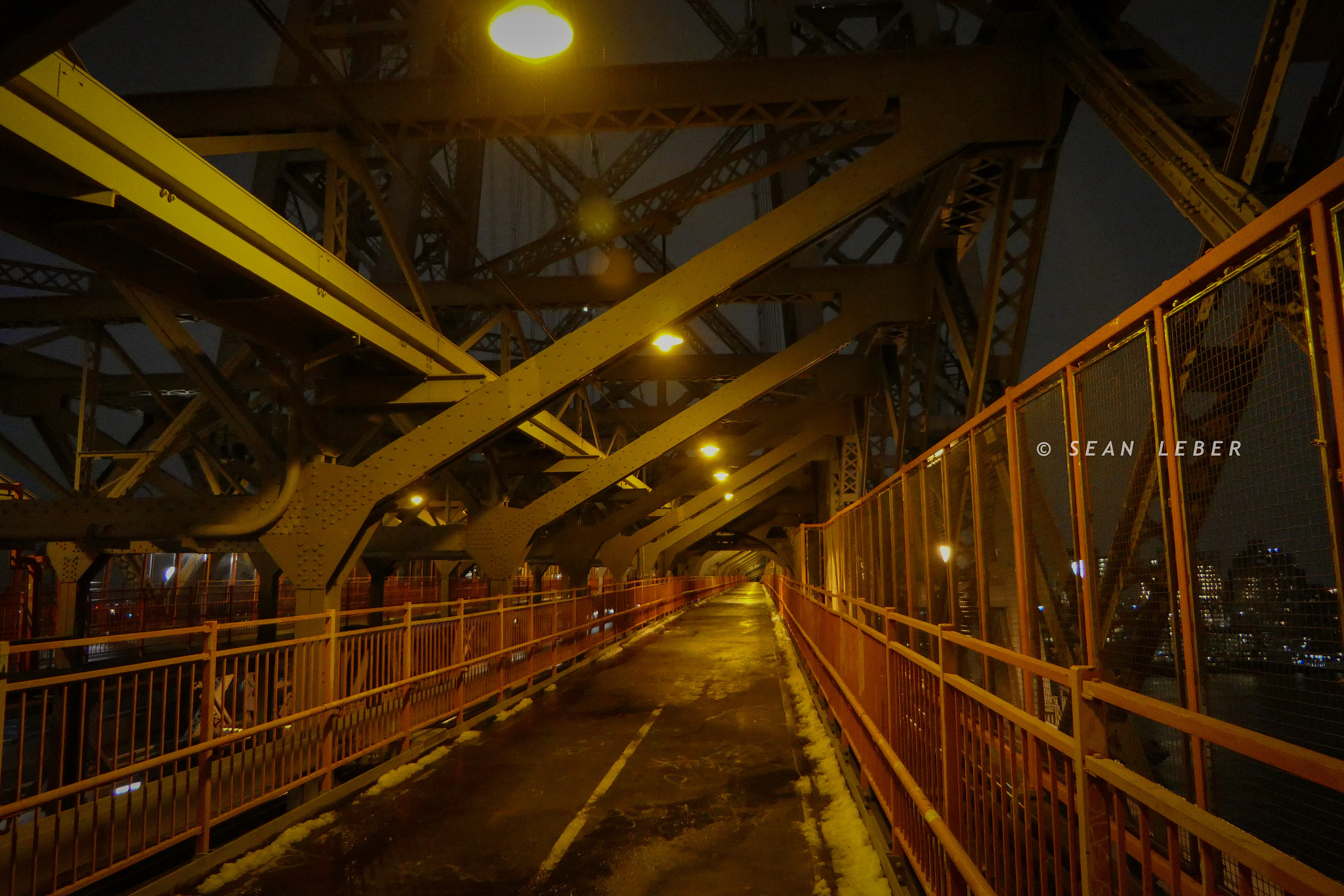 Panasonic Lumix DMC-FZ2500 (Lumix DMC-FZ2000) sample photo. Nyc bridge walkway photography