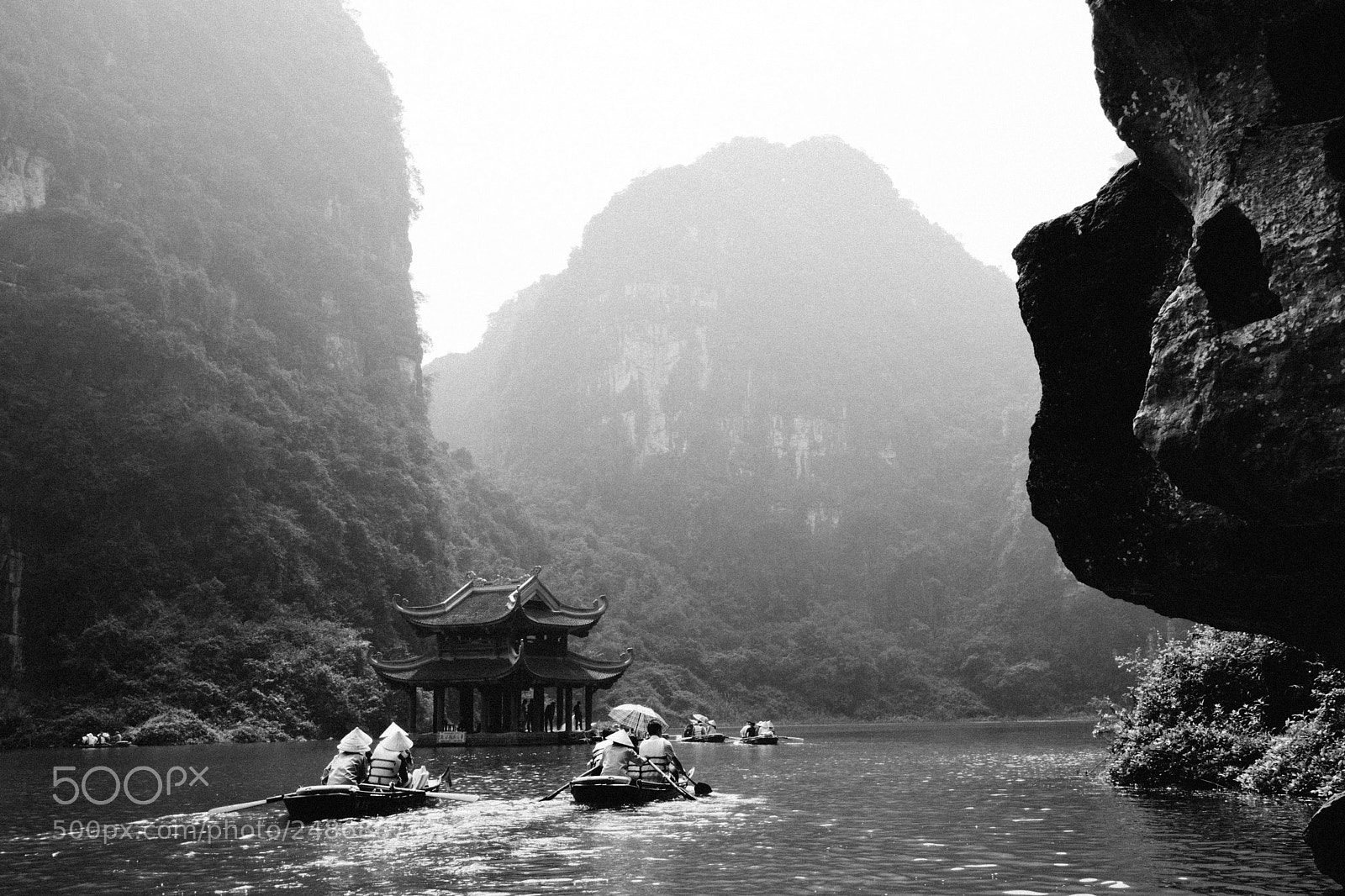 Sony a6000 sample photo. Trang an grottoes tour photography
