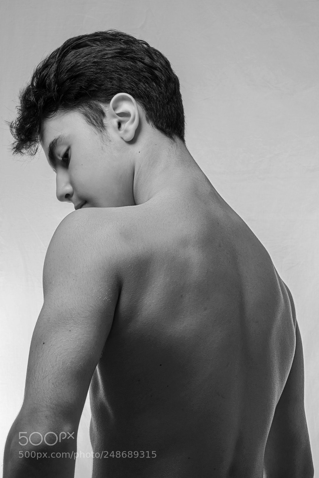 Nikon D800 sample photo. Teenager posing with black photography
