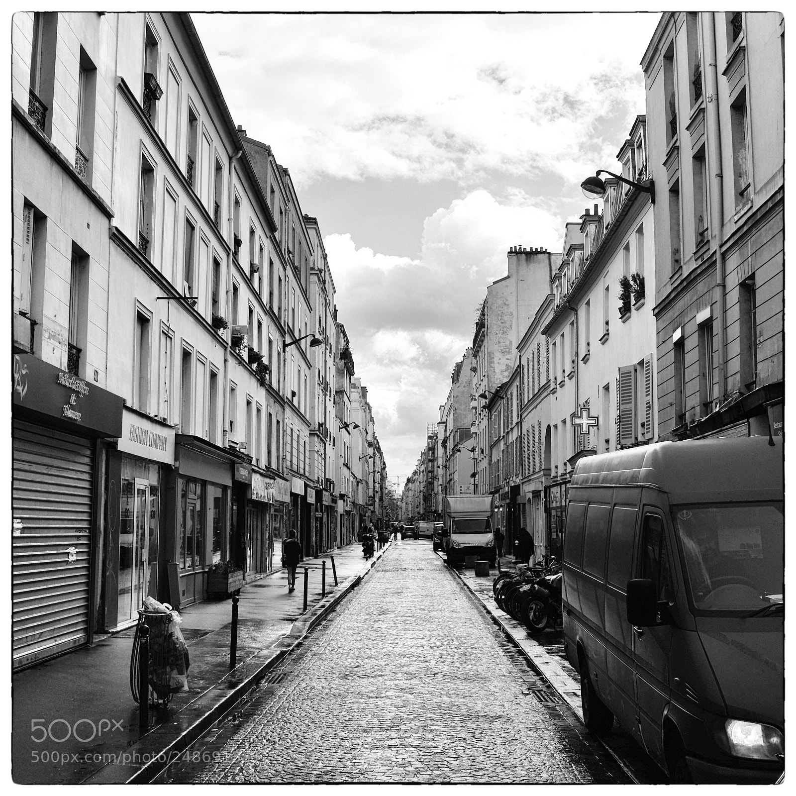 Fujifilm X100T sample photo. Paris color and black photography
