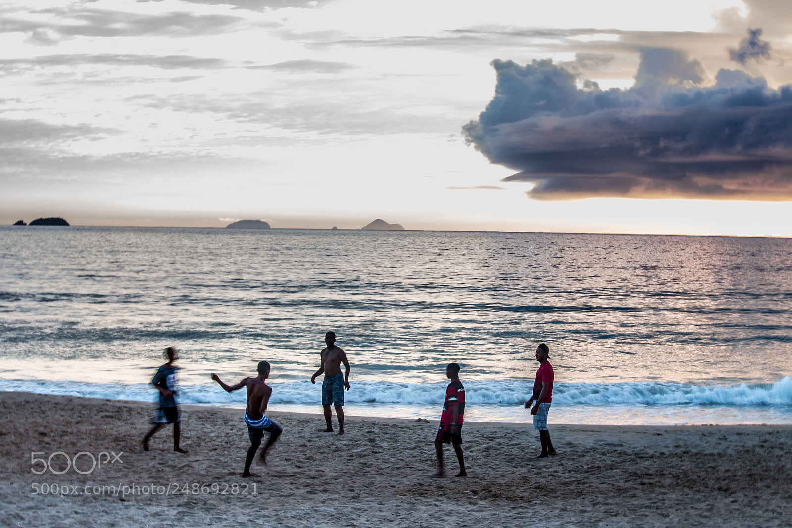 Canon EOS 700D (EOS Rebel T5i / EOS Kiss X7i) sample photo. Soccer at sunrise photography