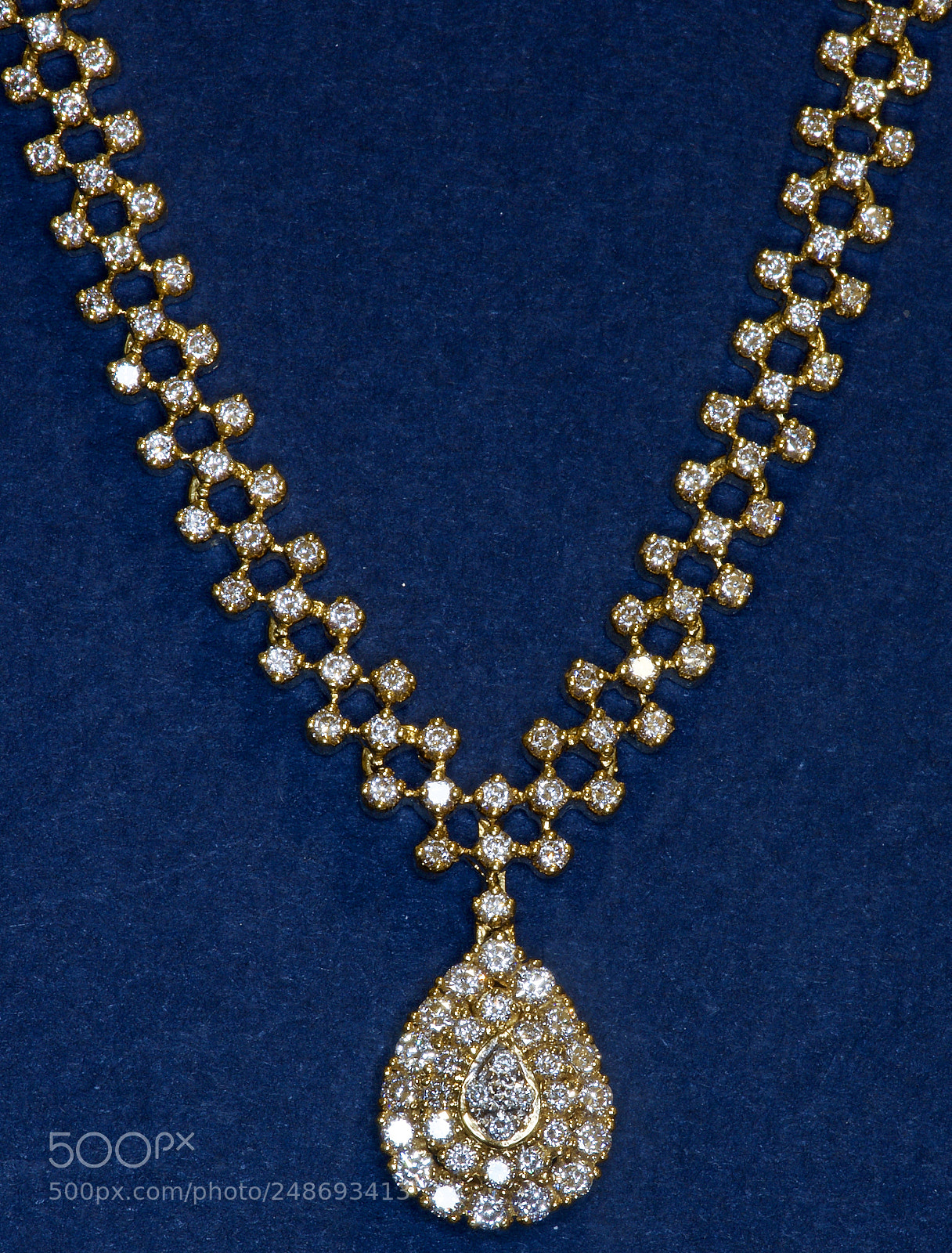 Sony a7R II sample photo. The diamond necklace photography
