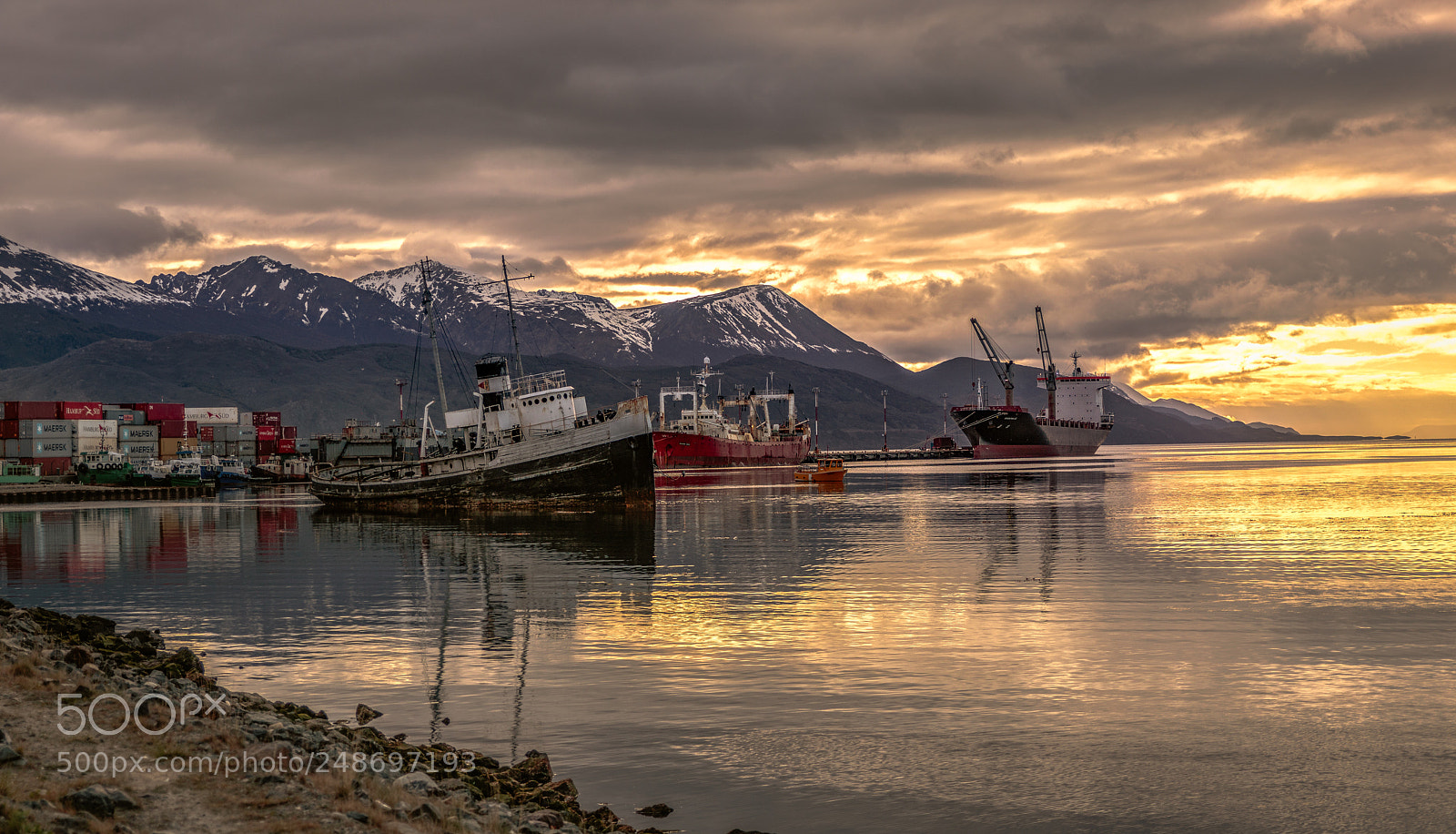 Canon EOS 750D (EOS Rebel T6i / EOS Kiss X8i) sample photo. Ushuaia bay photography