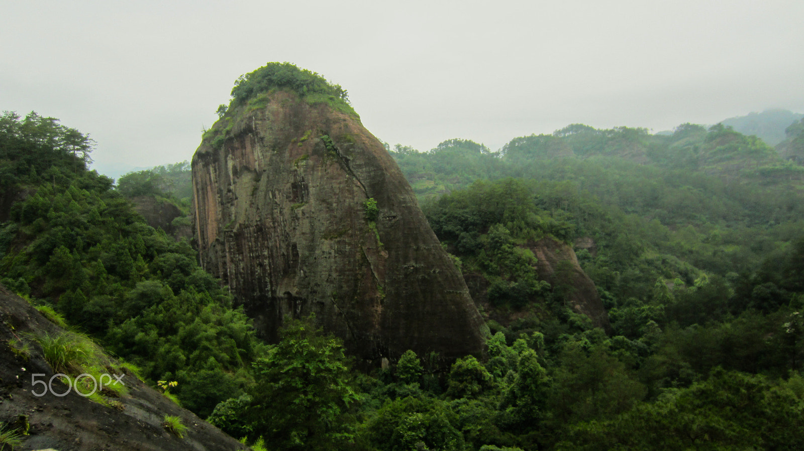 Canon PowerShot ELPH 300 HS (IXUS 220 HS / IXY 410F) sample photo. Karst mountain peak photography