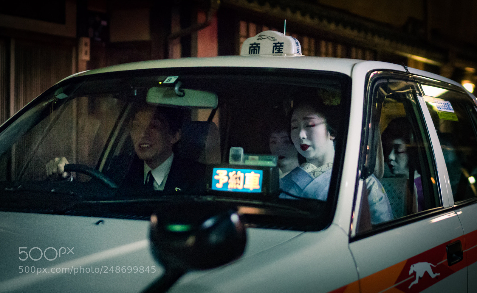 Sony a6300 sample photo. Geisha taxi photography