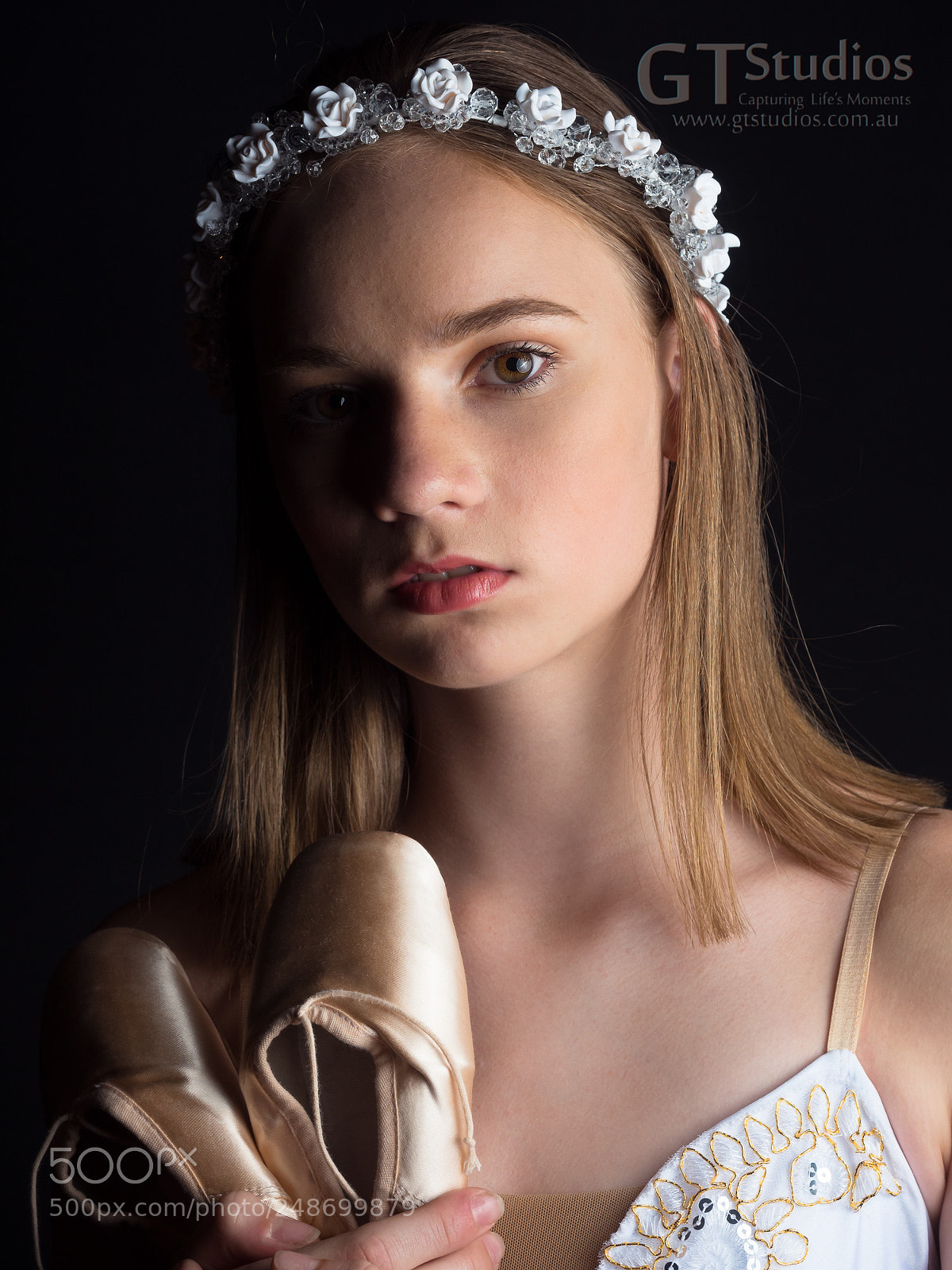 Olympus OM-D E-M5 II sample photo. Ballet shoes  photography