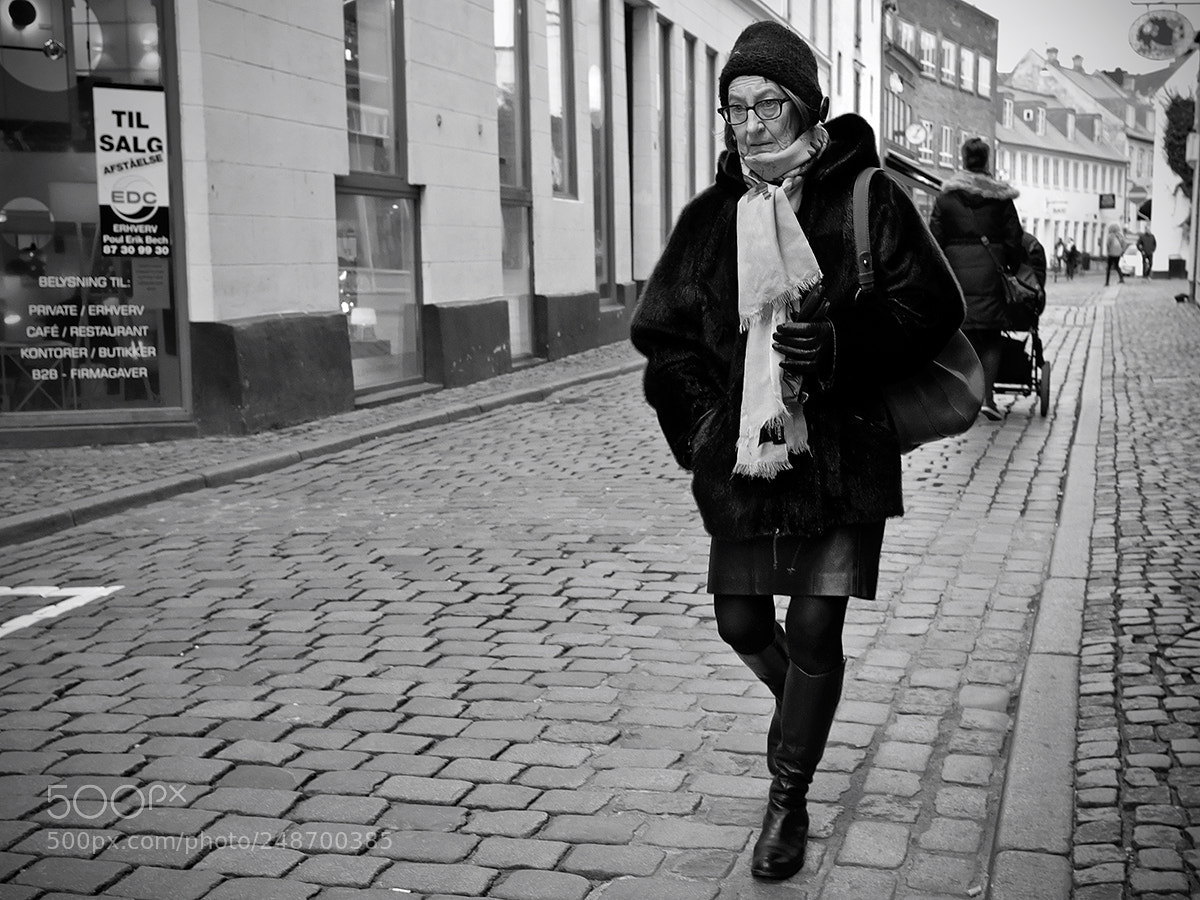 Fujifilm X-Pro2 sample photo. Walk on the cobbles photography