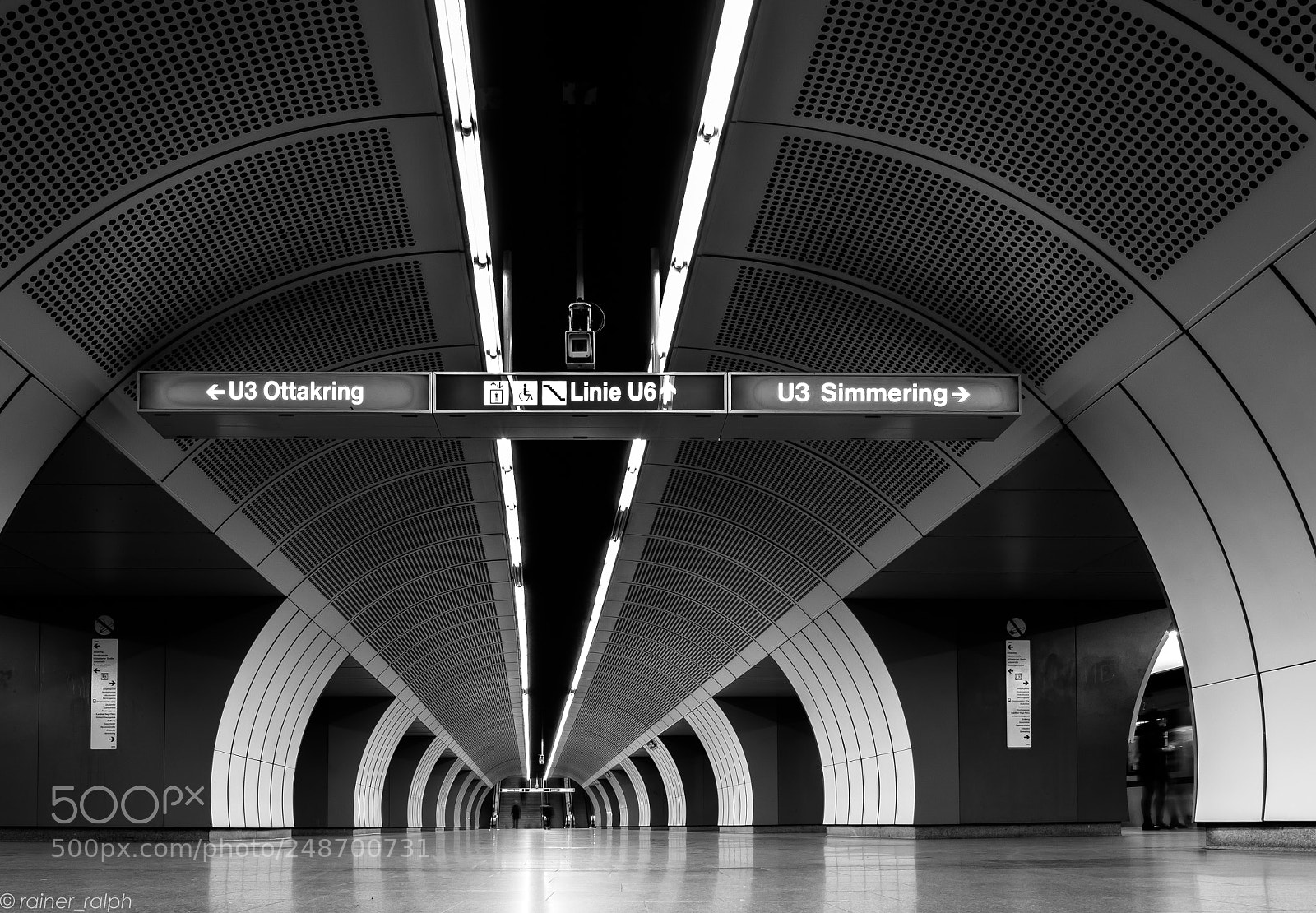 Olympus OM-D E-M5 II sample photo. Vienna deep down photography