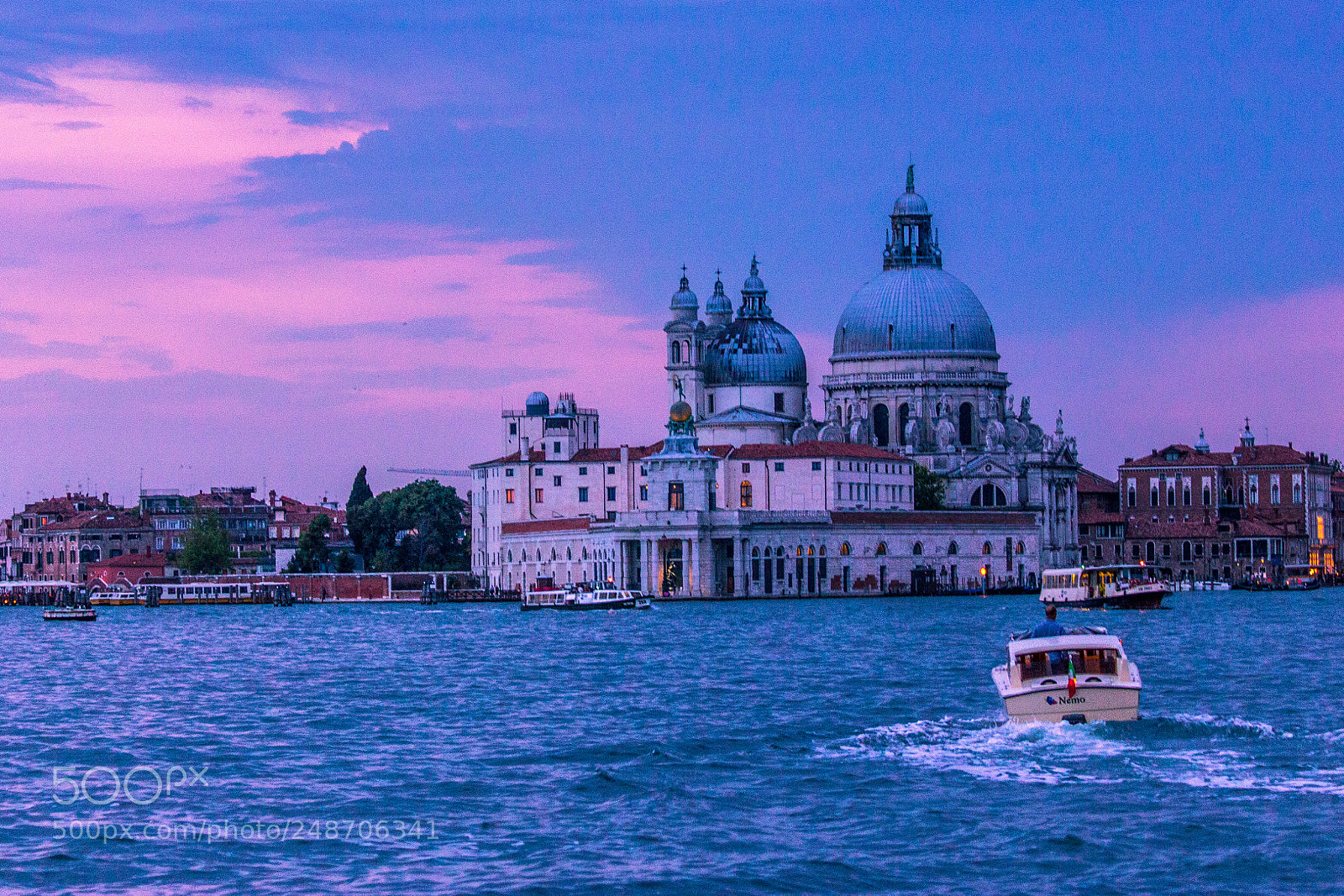 Canon EOS 550D (EOS Rebel T2i / EOS Kiss X4) sample photo. Punta della dogana, venice photography
