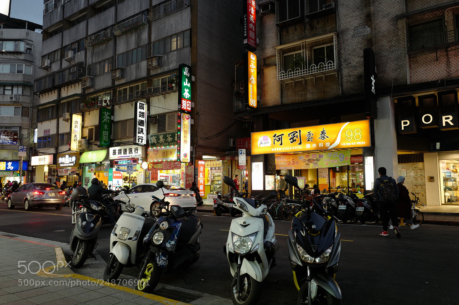 Leica Q (Typ 116) sample photo. 公館商圈掃街 photography
