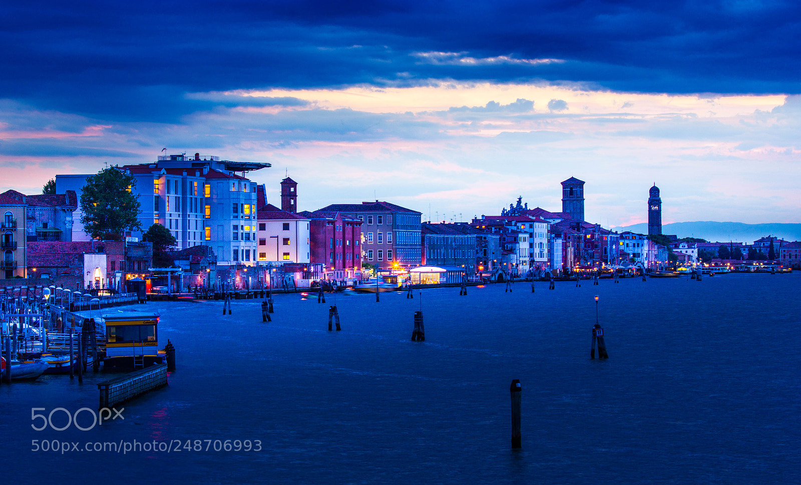 Canon EOS 550D (EOS Rebel T2i / EOS Kiss X4) sample photo. Blue hour in venice photography