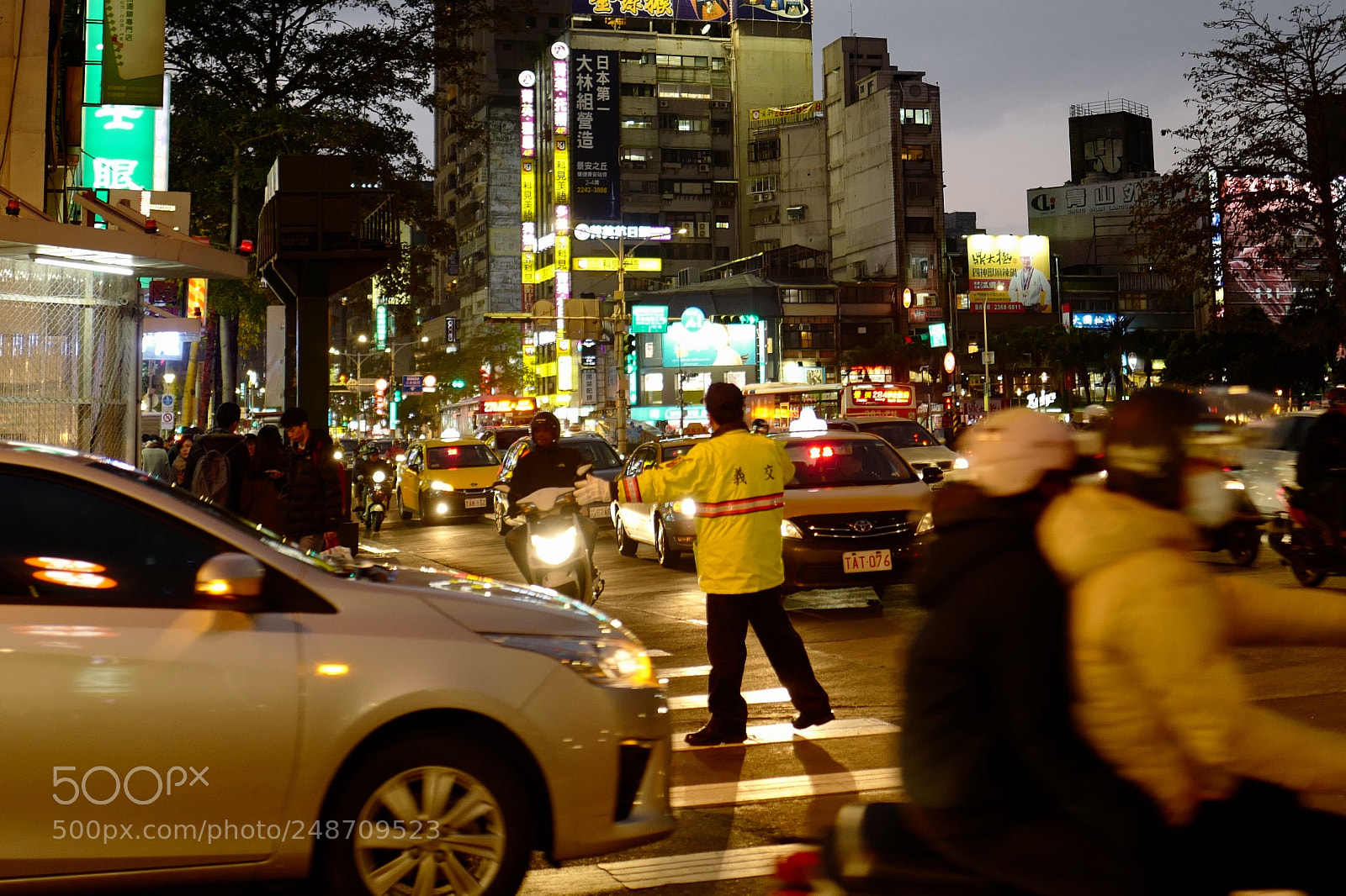 Leica Q (Typ 116) sample photo. 交通管制 photography