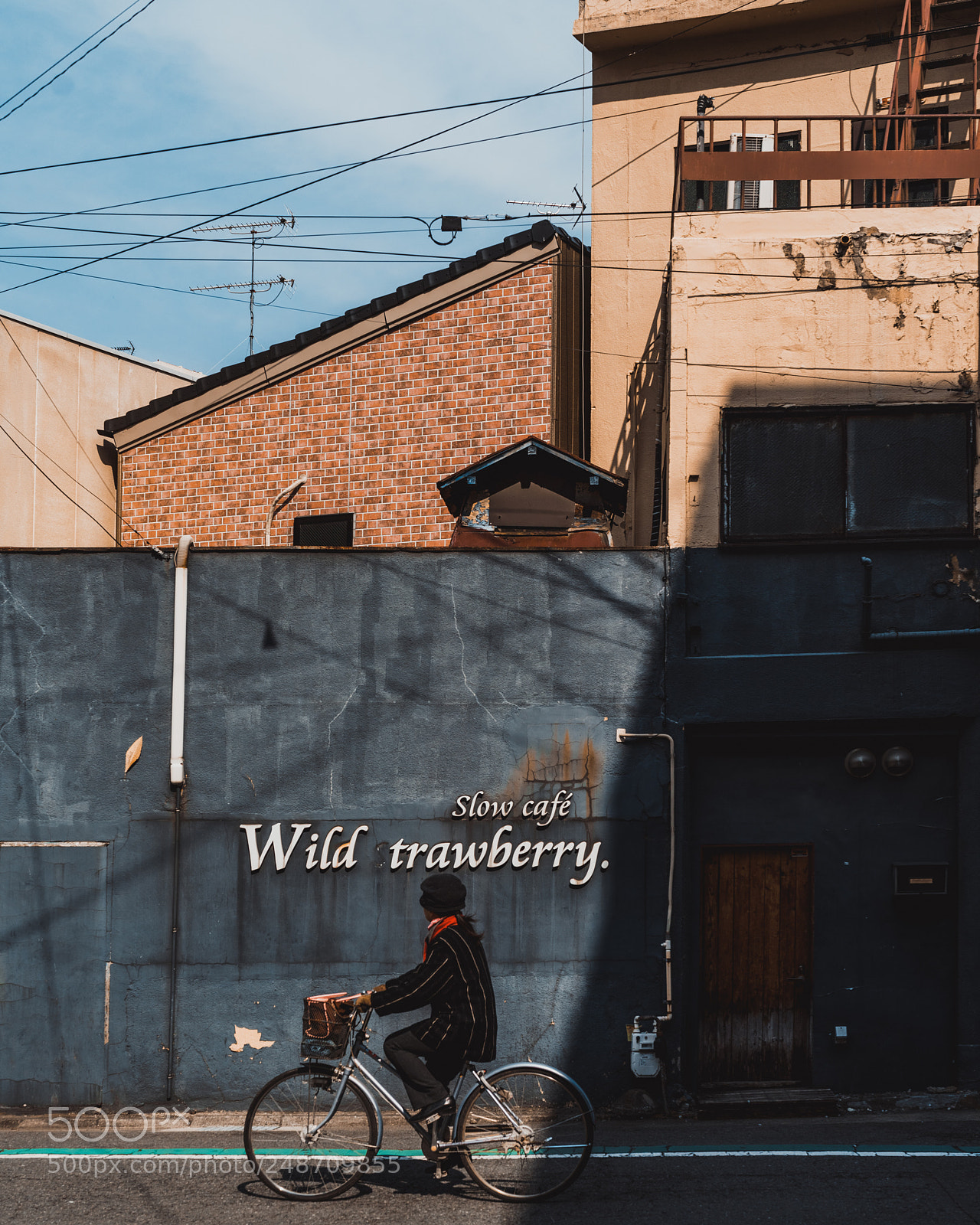 Sony a7R III sample photo. Slow cafe wild strawberry photography