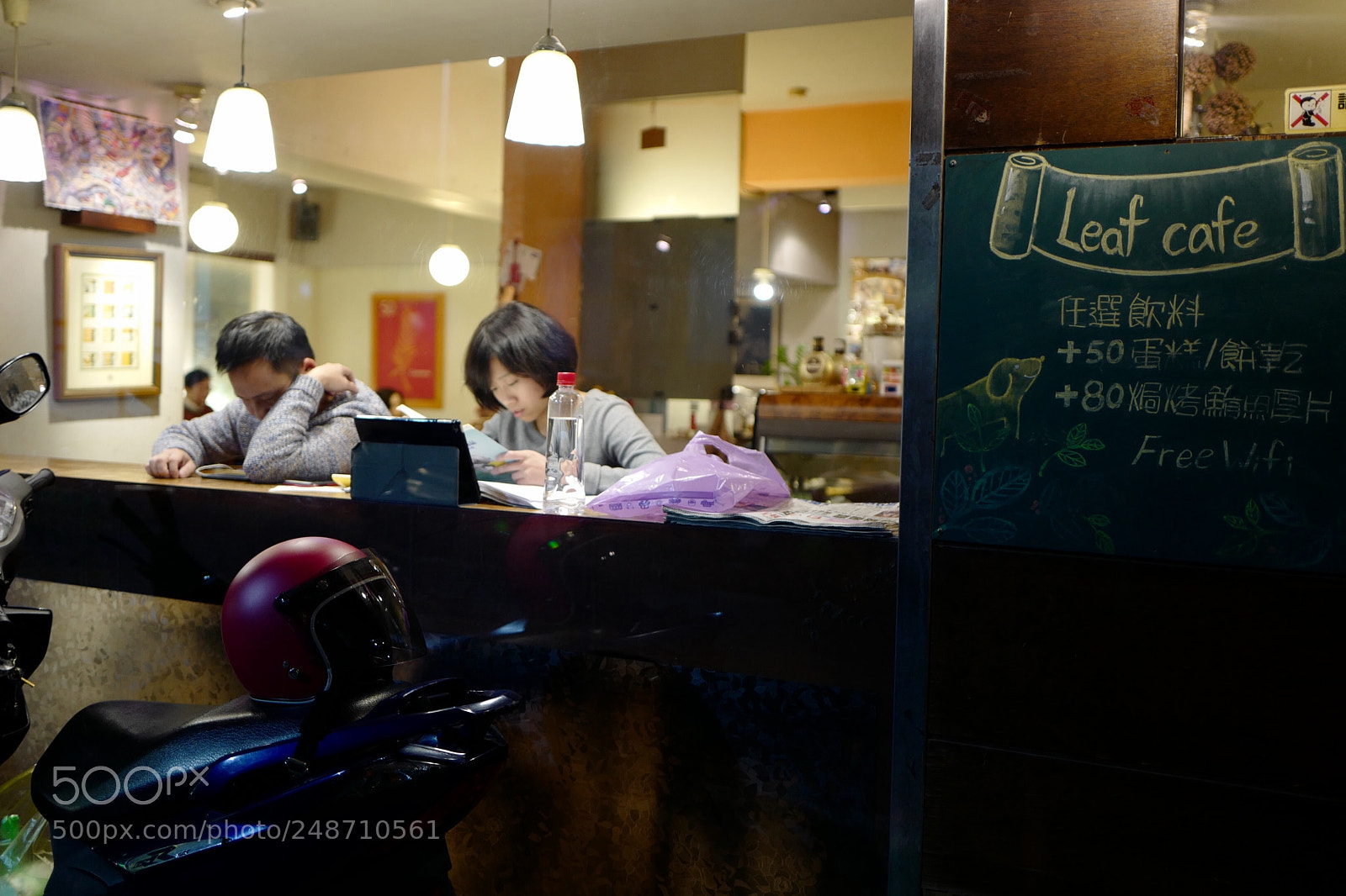 Leica Q (Typ 116) sample photo. 櫥窗裡的你成了我美麗的風景 photography