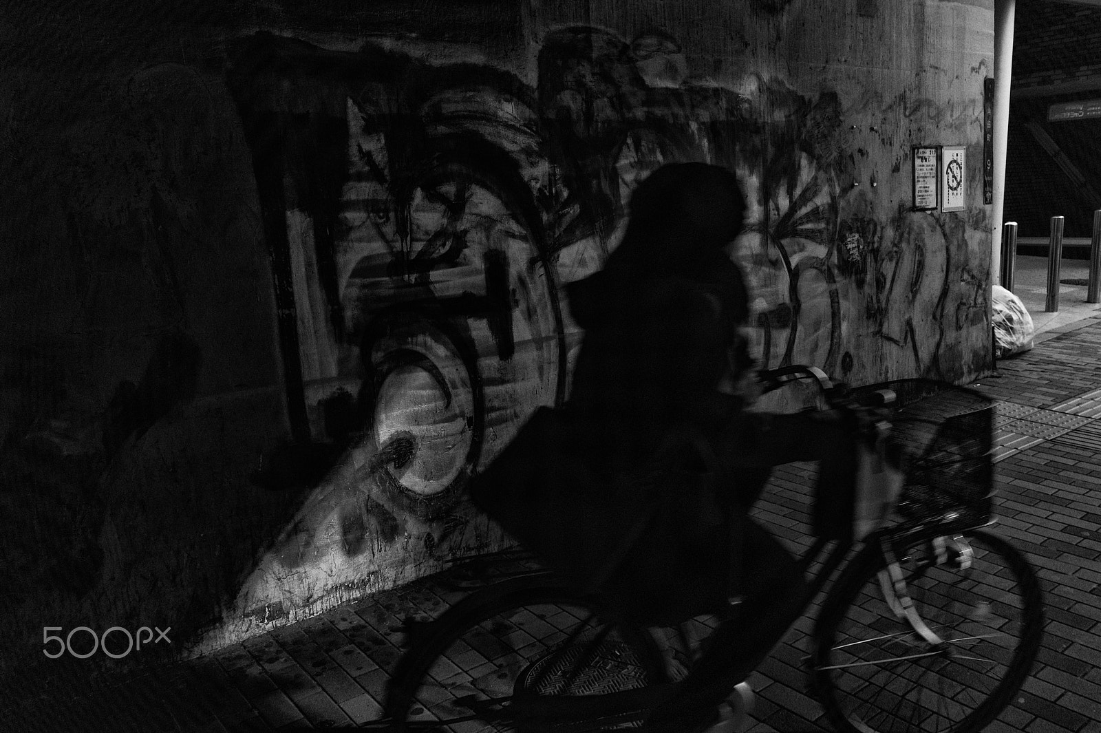 Leica M-Monochrom sample photo. Urban street snap photography