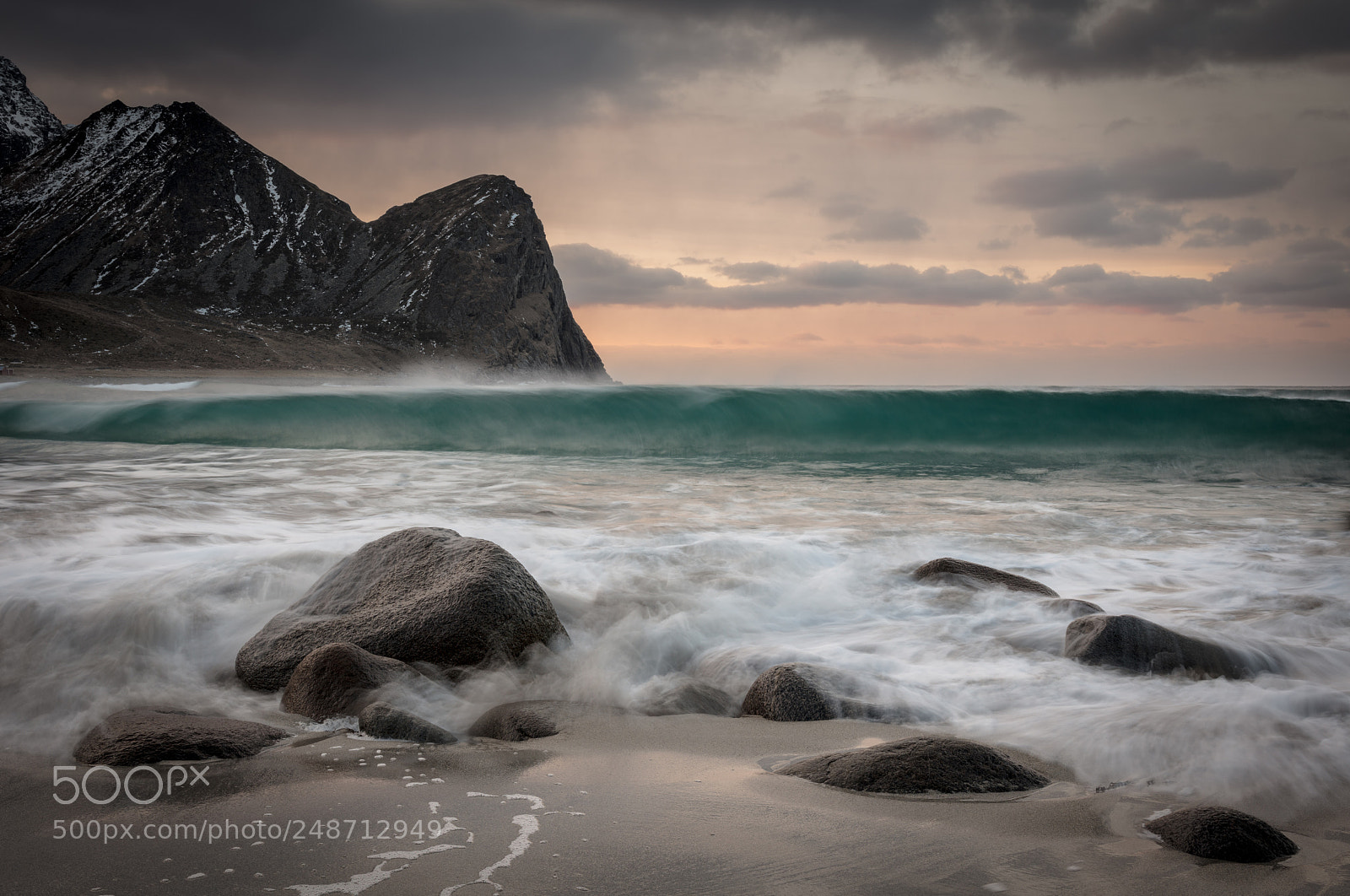 Canon EOS 5DS sample photo. The wave and the photography