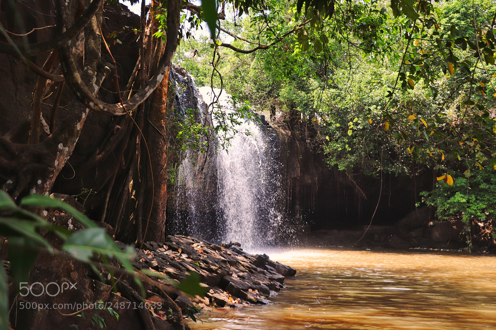 Canon EOS 800D (EOS Rebel T7i / EOS Kiss X9i) sample photo. The hidden waterfall in photography