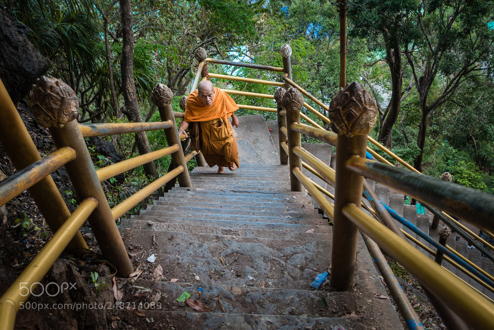 Sony Cyber-shot DSC-RX100 IV sample photo. Buddhist monk photography