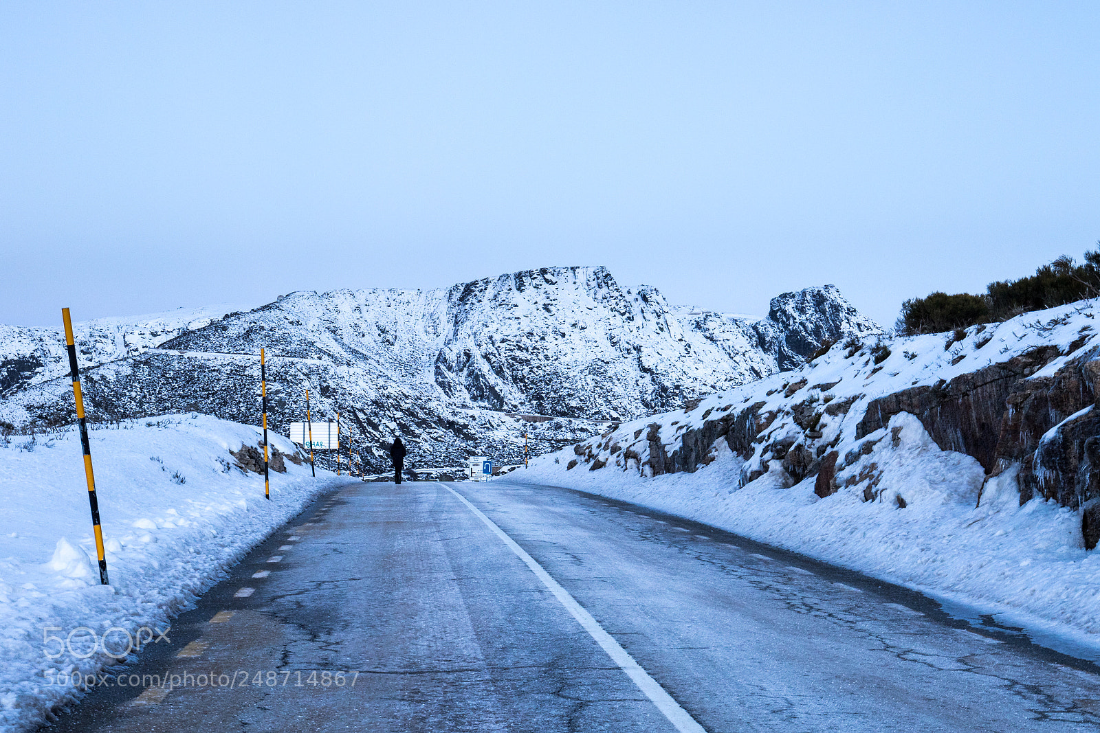 Canon EOS 7D Mark II sample photo. Snowy dawn photography