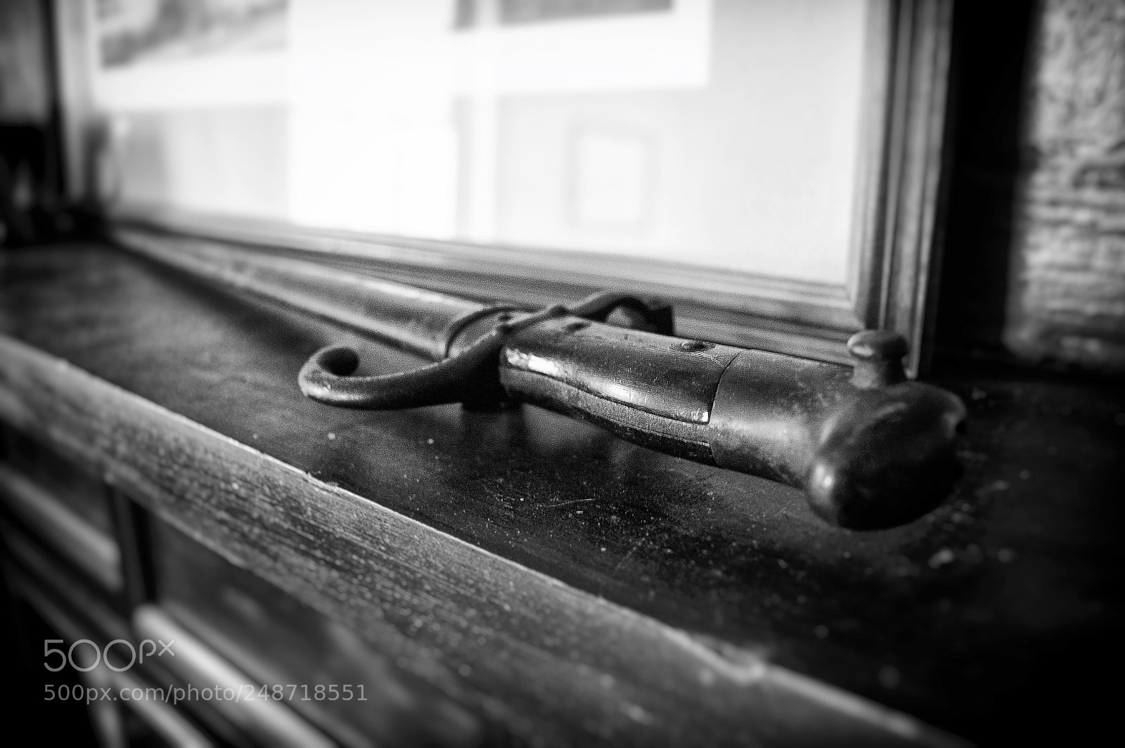 Nikon D40 sample photo. Handle photography