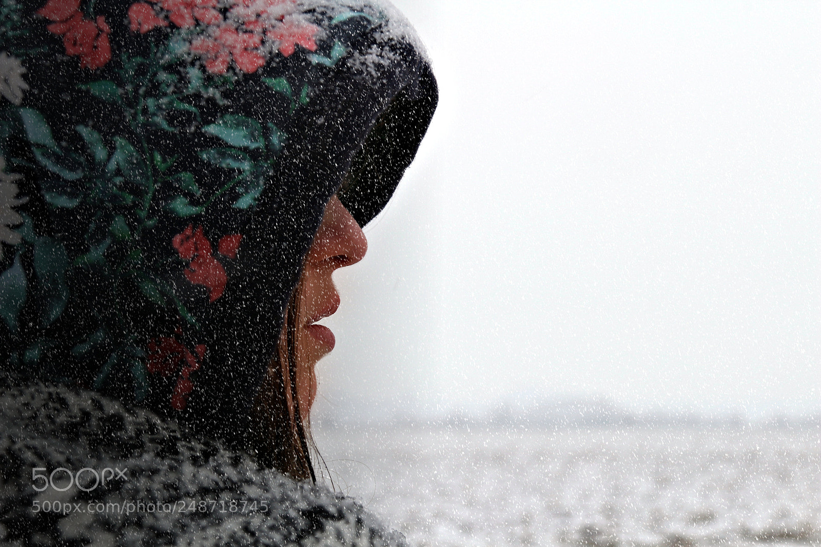 Canon EOS 100D (EOS Rebel SL1 / EOS Kiss X7) sample photo. Winter portrait photography