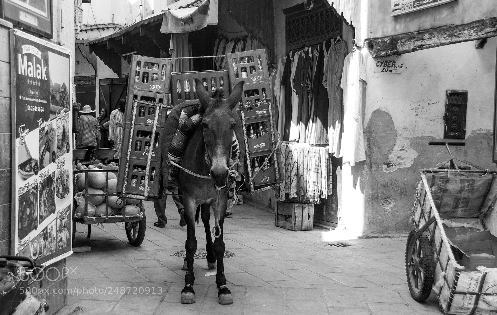 Canon EOS 700D (EOS Rebel T5i / EOS Kiss X7i) sample photo. Street vendor photography