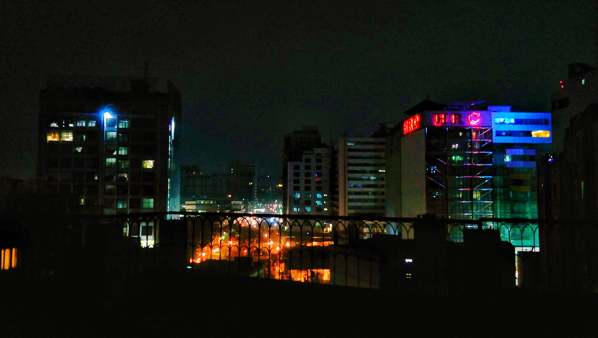 HTC ONE (M8) sample photo. City light photography