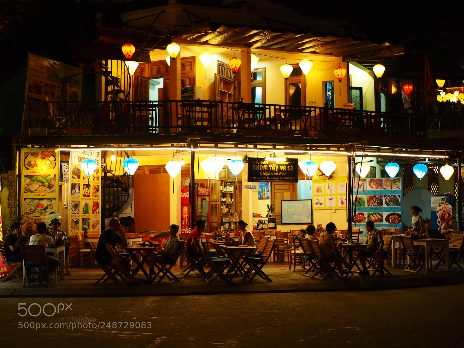Olympus OM-D E-M10 II sample photo. Hoi an - bar photography