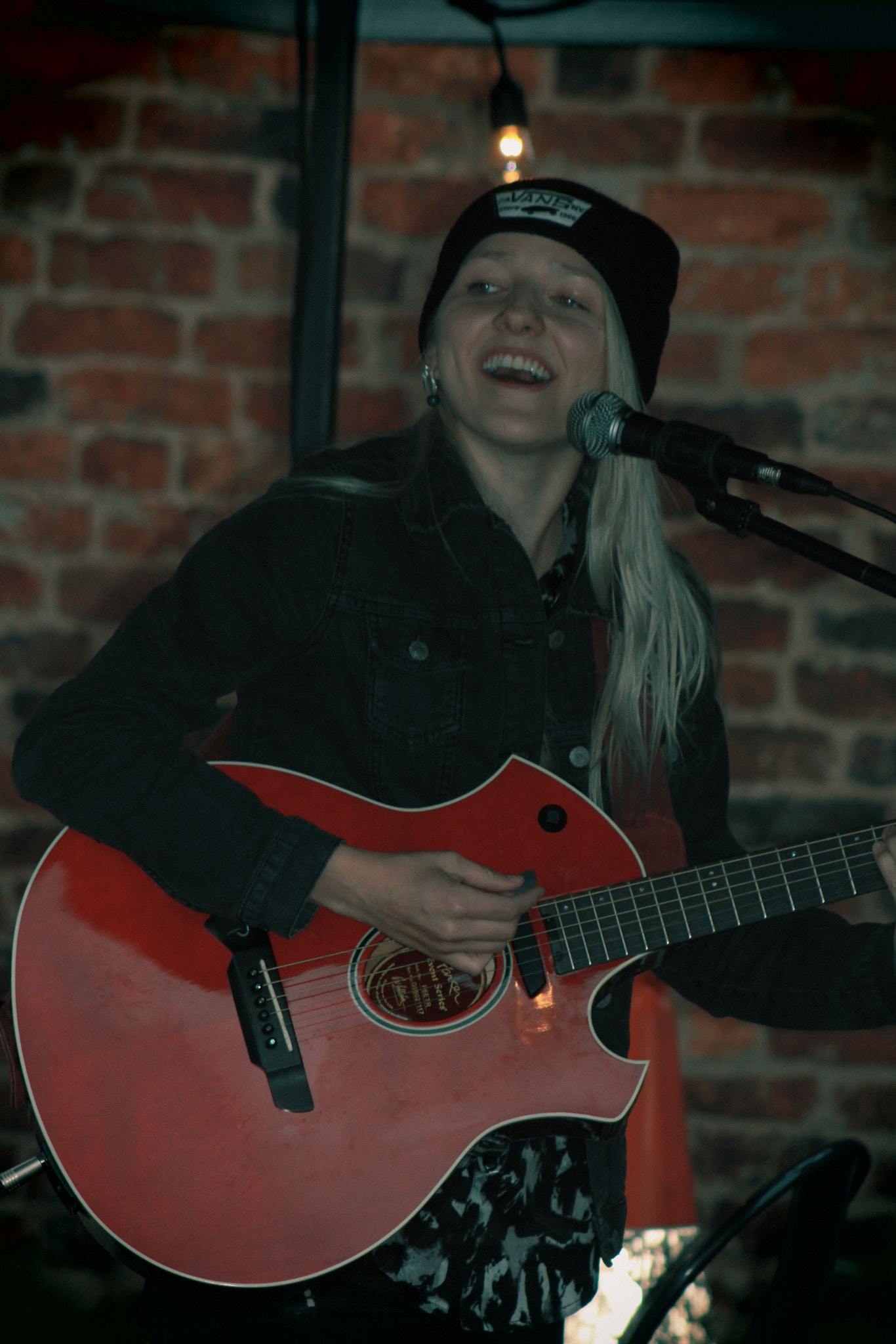 Canon EF 75-300mm f/4-5.6 sample photo. Live music @street food affair uk photography
