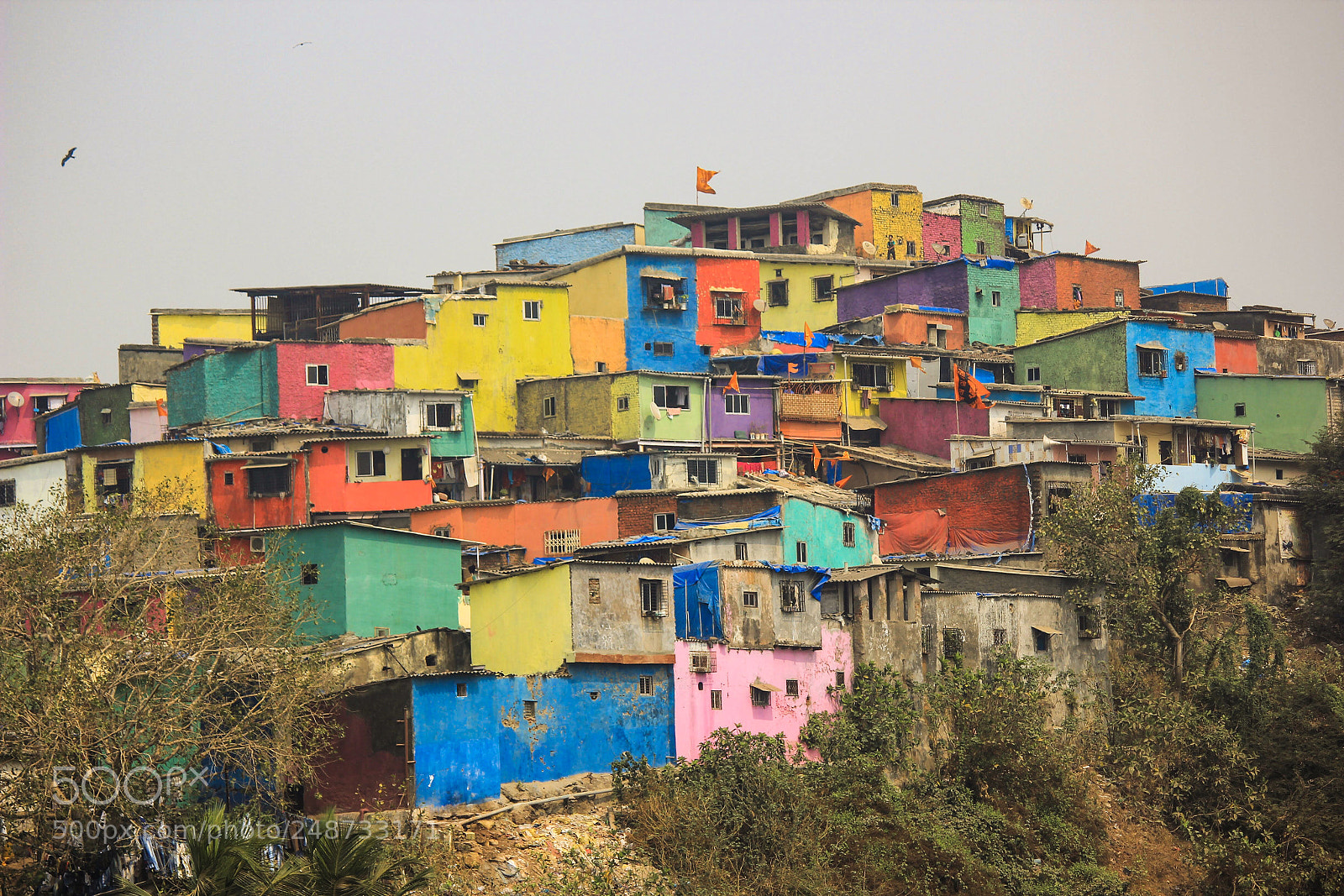 Canon EOS 550D (EOS Rebel T2i / EOS Kiss X4) sample photo. Colourful slum photography