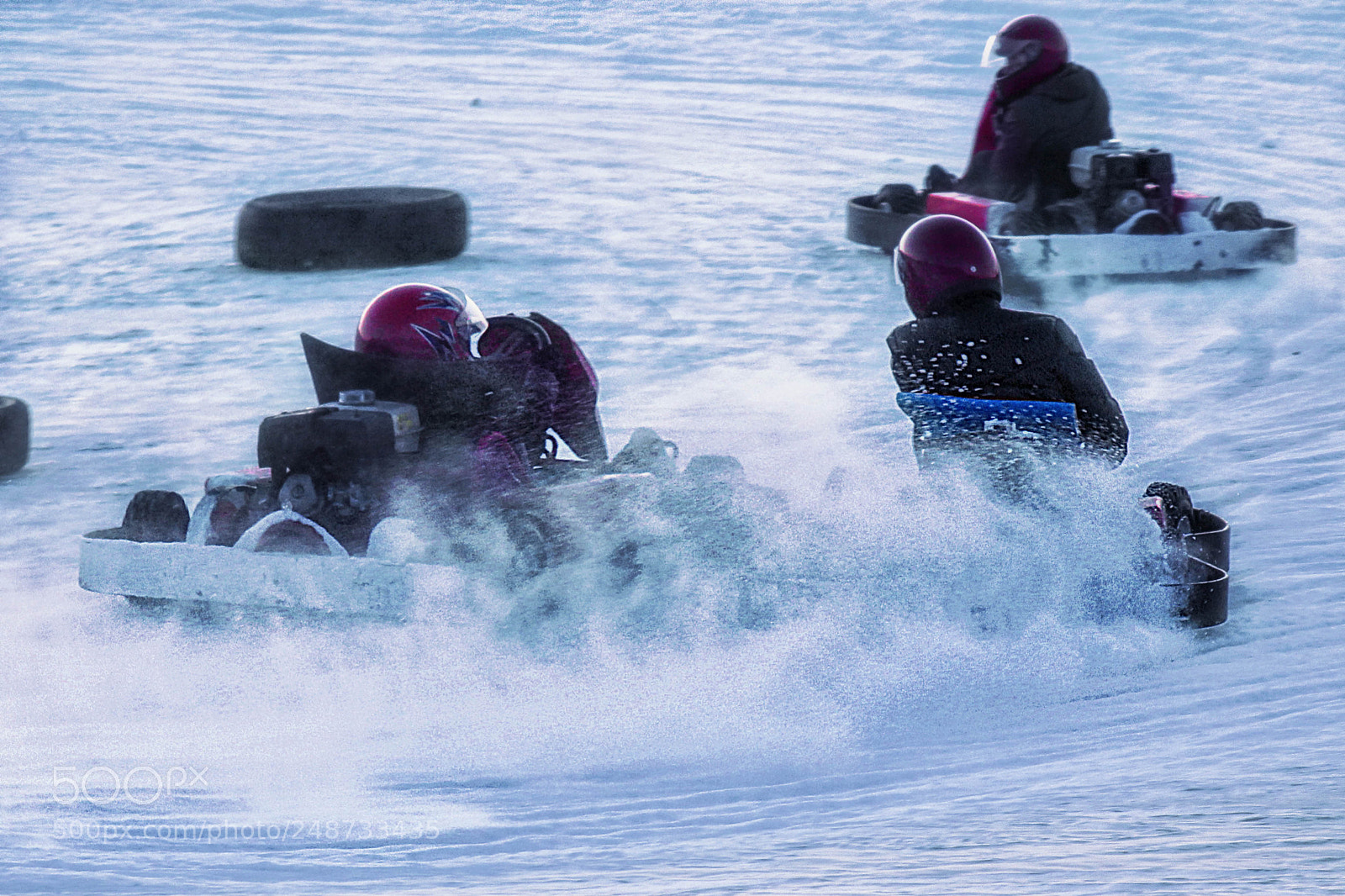 Canon EOS 550D (EOS Rebel T2i / EOS Kiss X4) sample photo. Winter races photography
