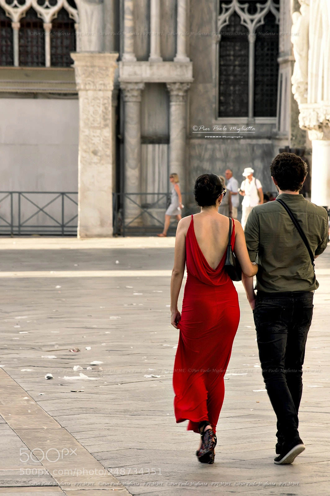 Nikon D90 sample photo. The red dress l'abito photography