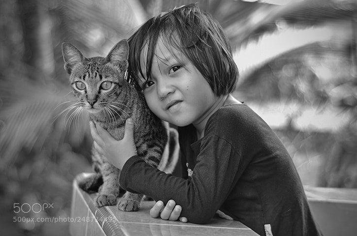 Nikon D5100 sample photo. Si adik kecil dan photography