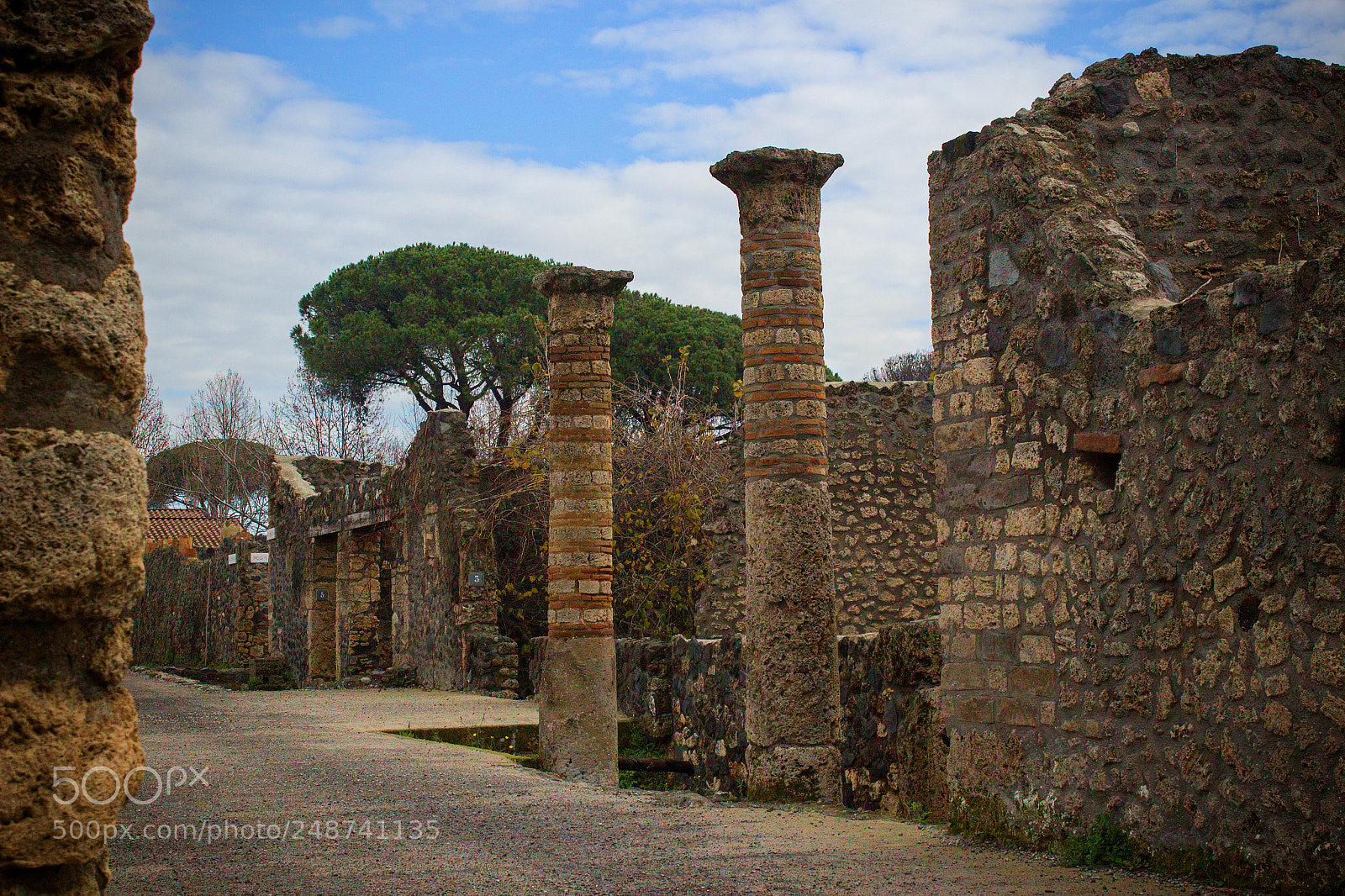 Canon EOS 100D (EOS Rebel SL1 / EOS Kiss X7) sample photo. Streets of pompei photography